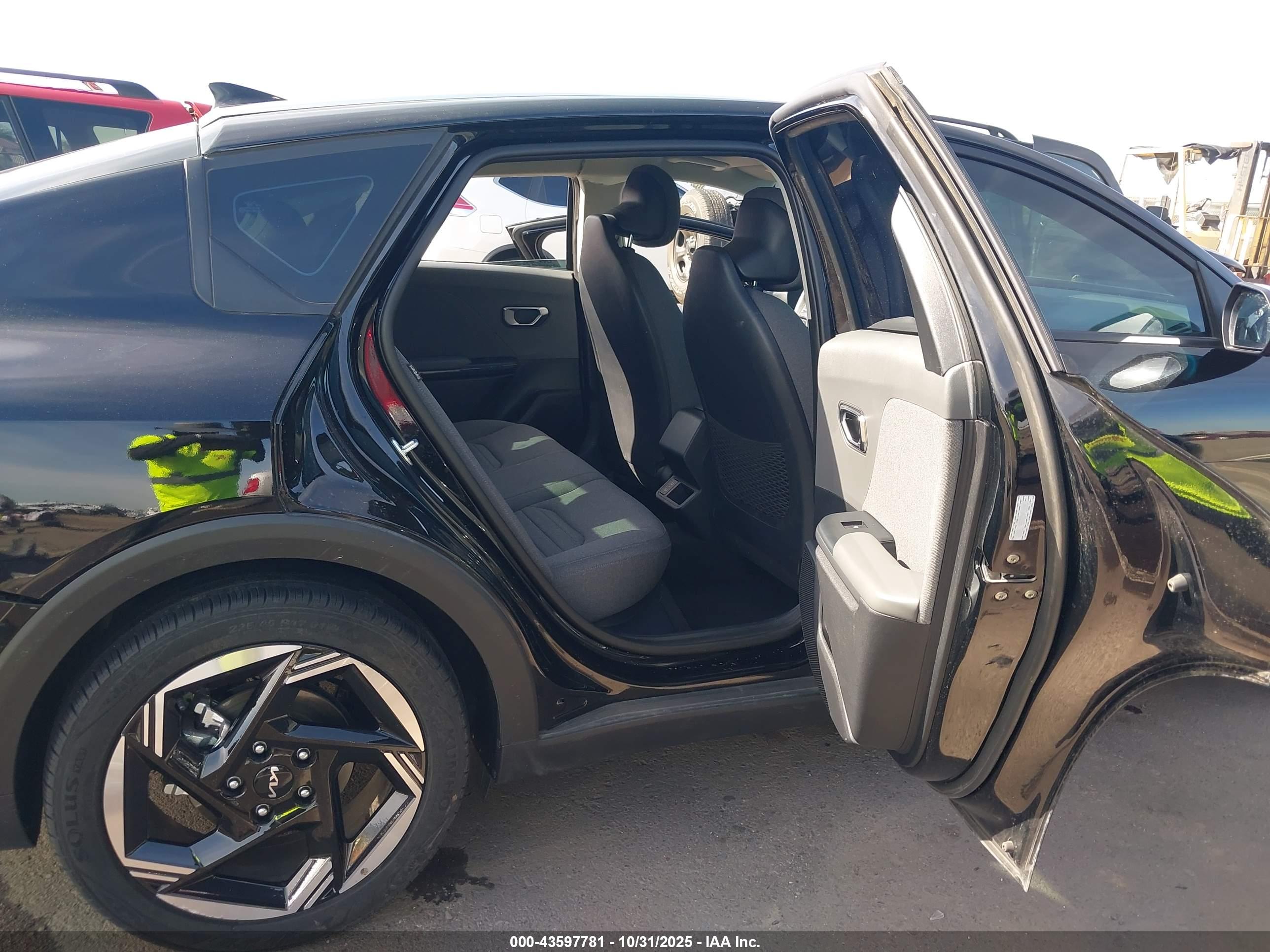 KIA K4 image 8
