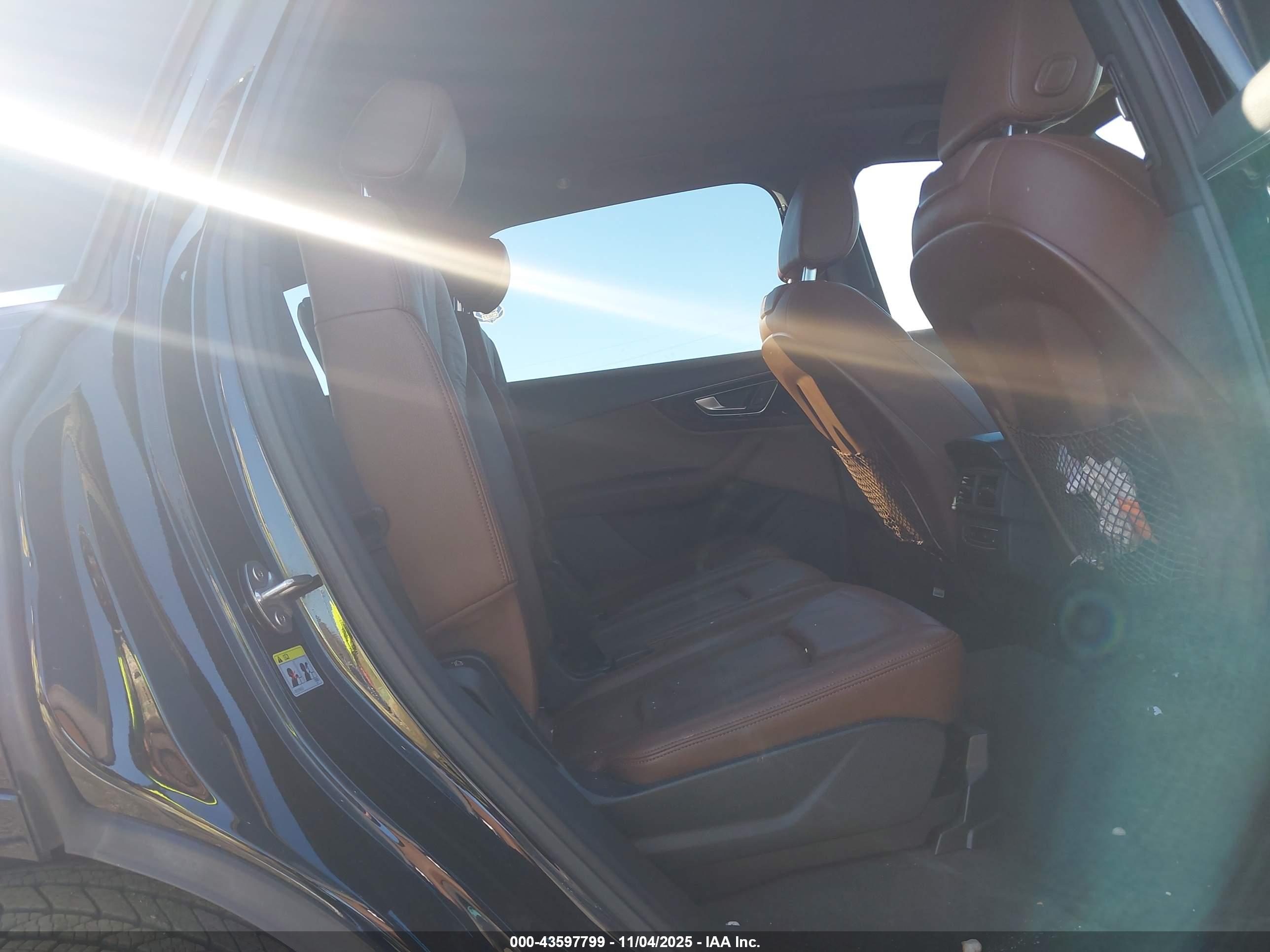 AUDI Q7 image 8