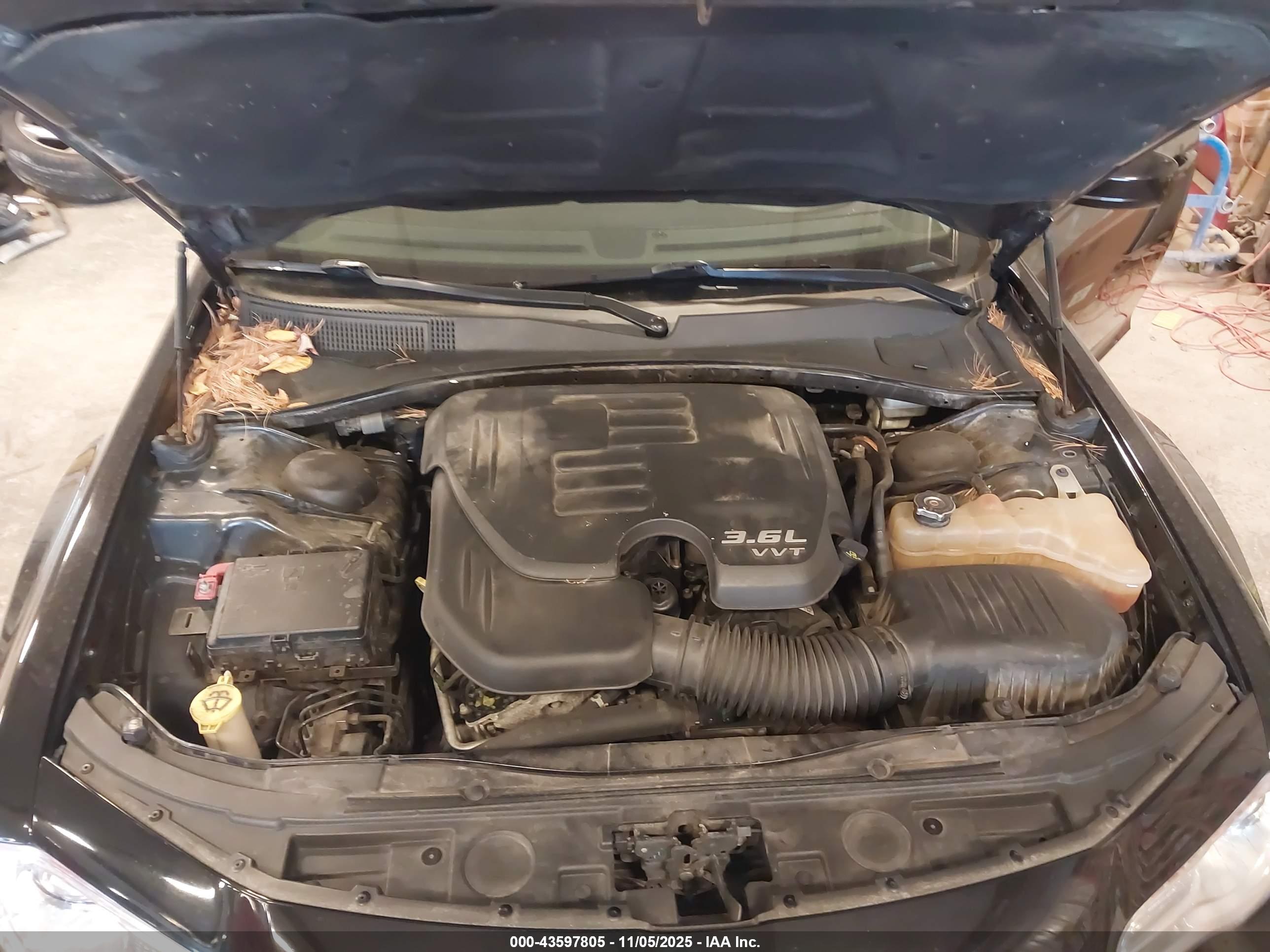CHRYSLER 300 image 10