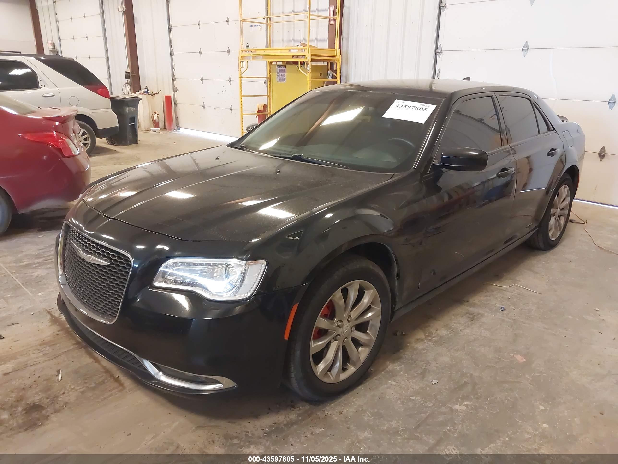 CHRYSLER 300 image 2
