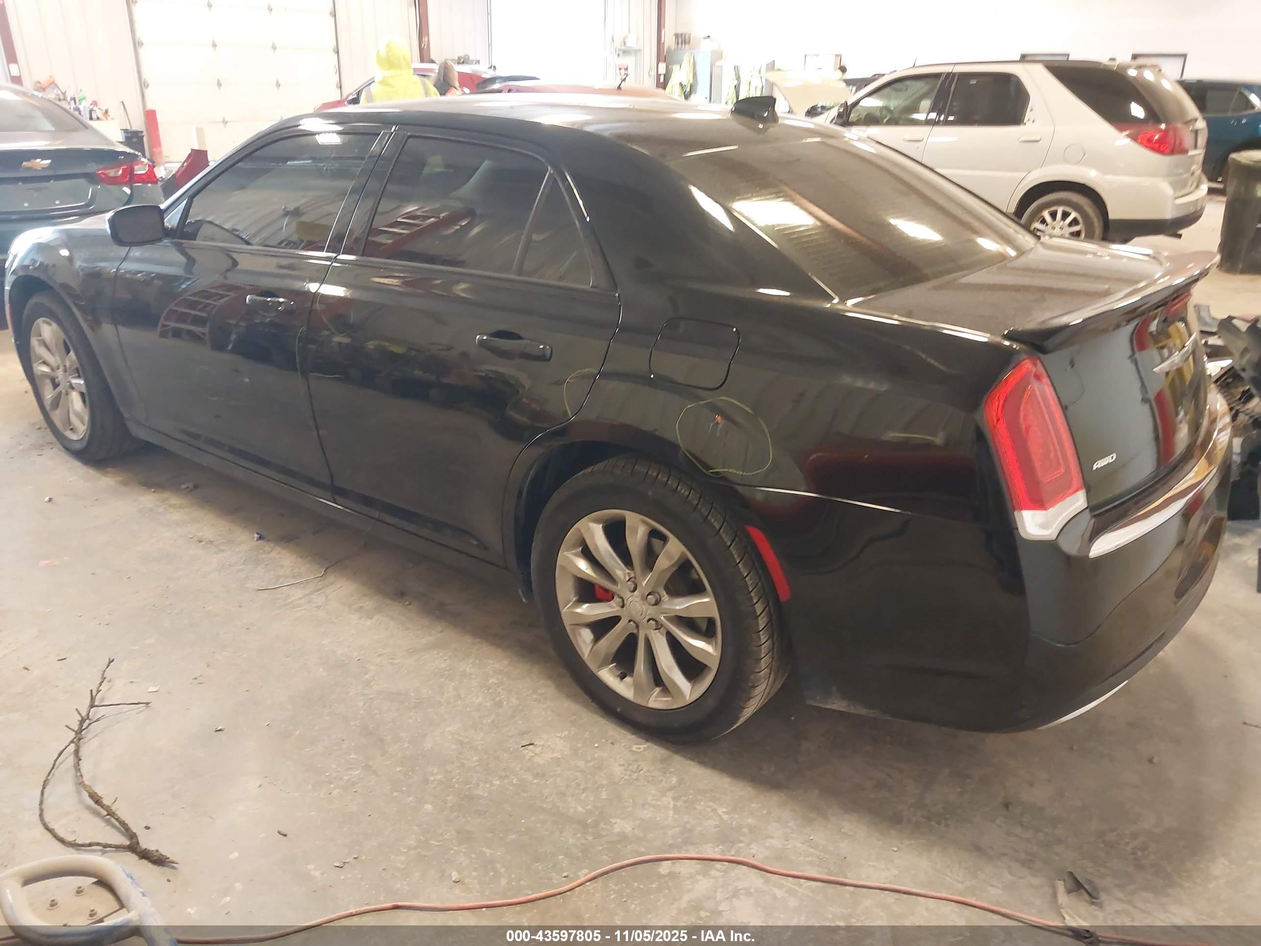 CHRYSLER 300 image 3