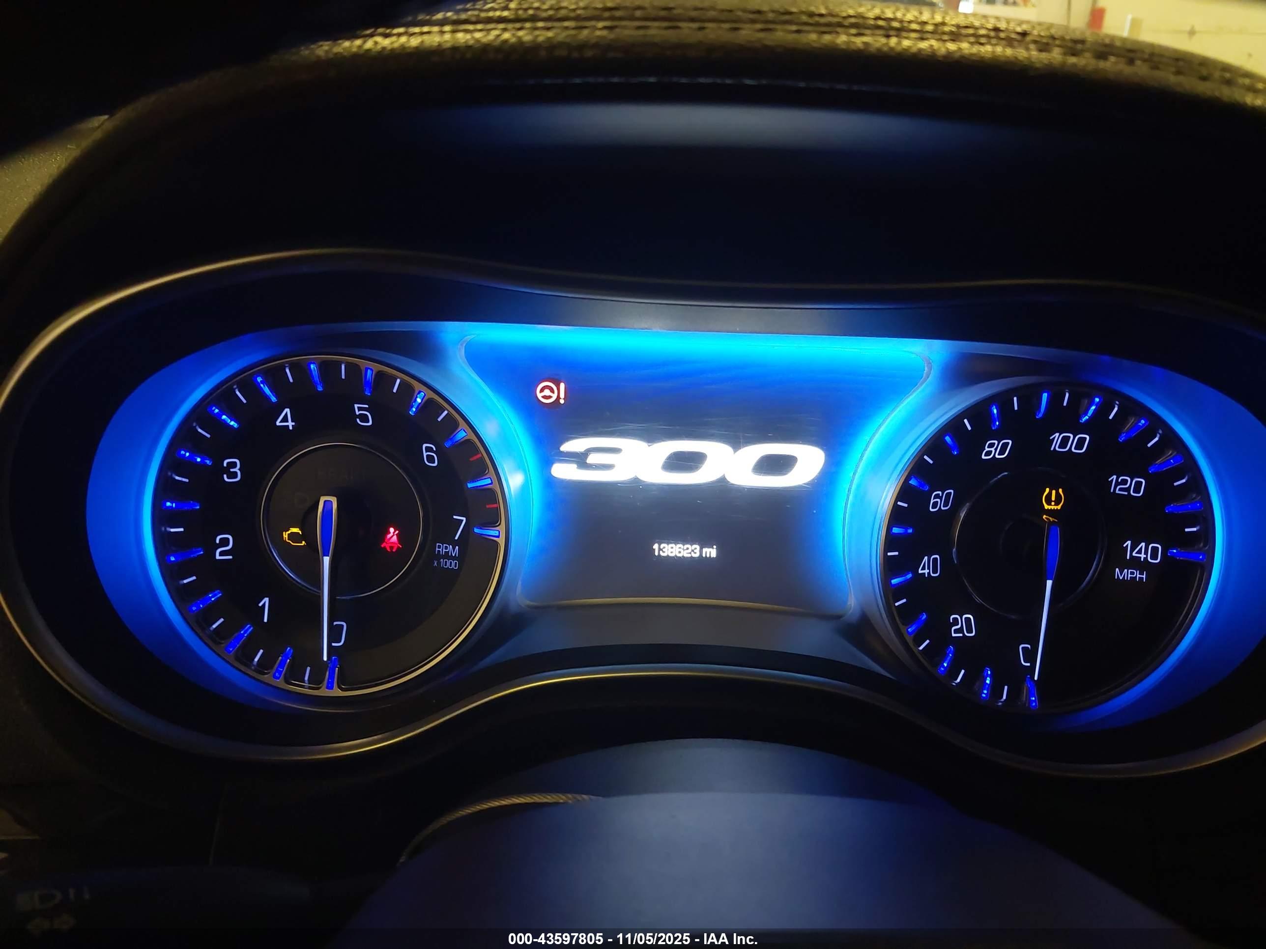 CHRYSLER 300 image 7