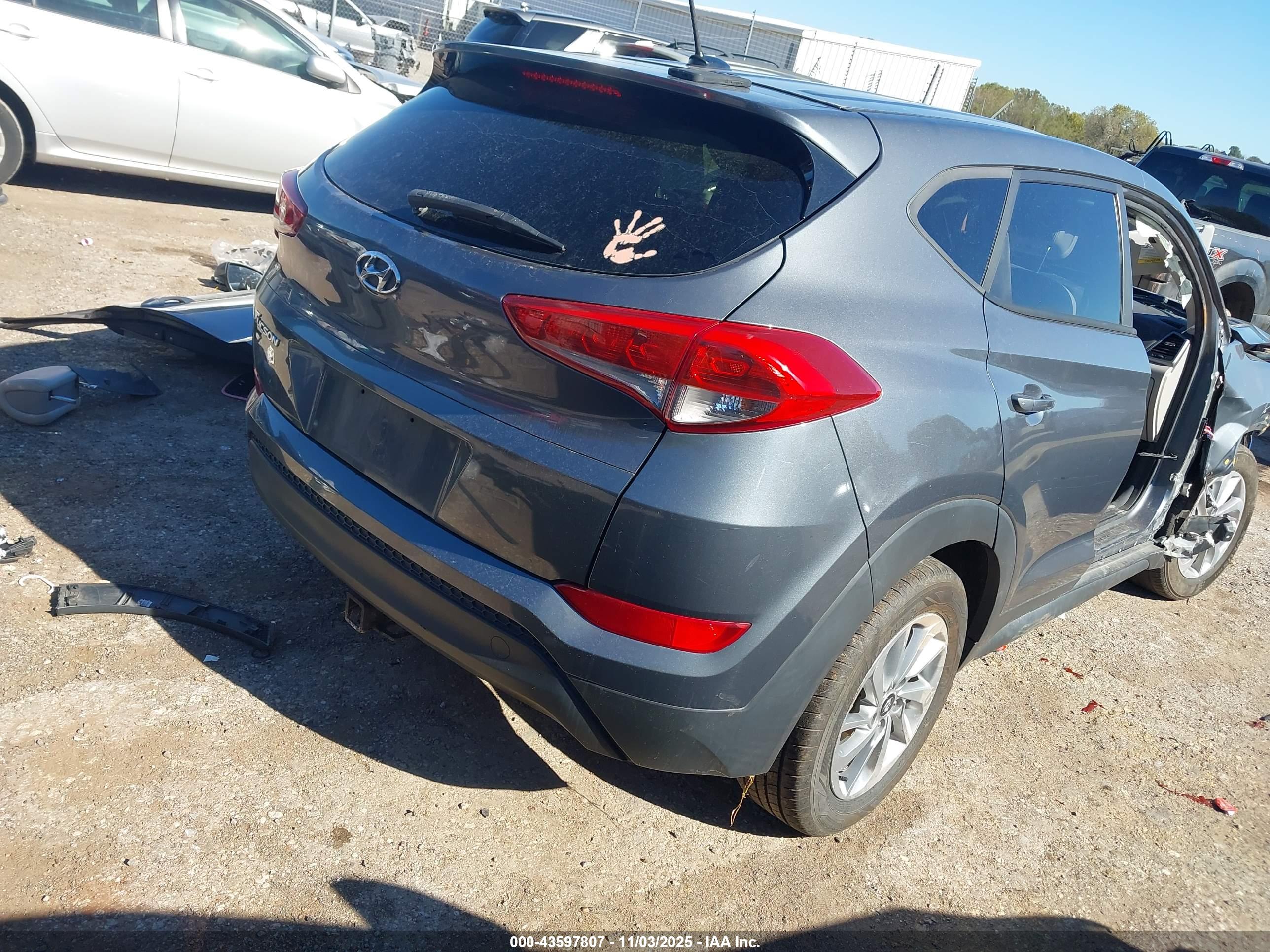 HYUNDAI TUCSON image 4
