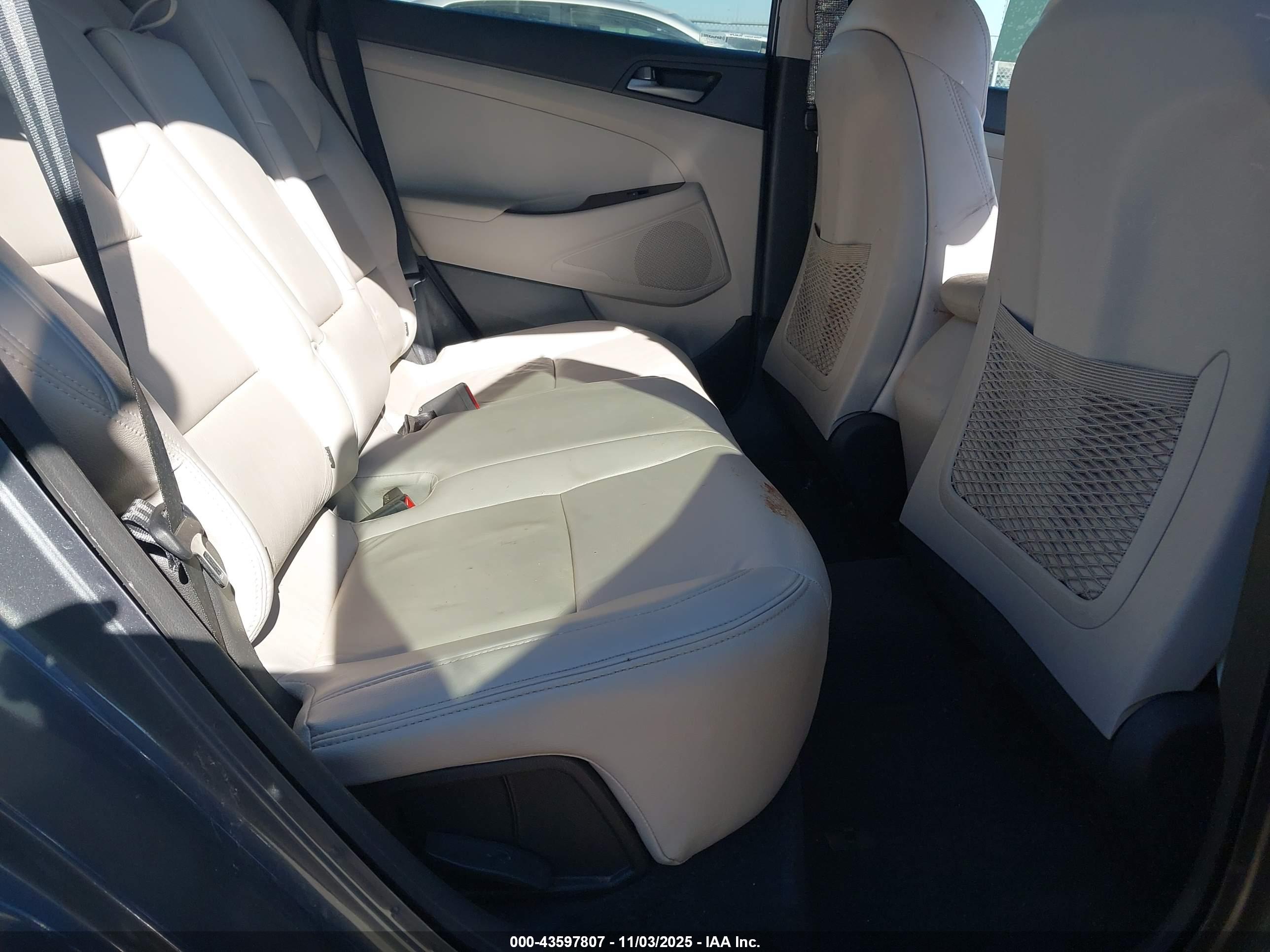 HYUNDAI TUCSON image 8