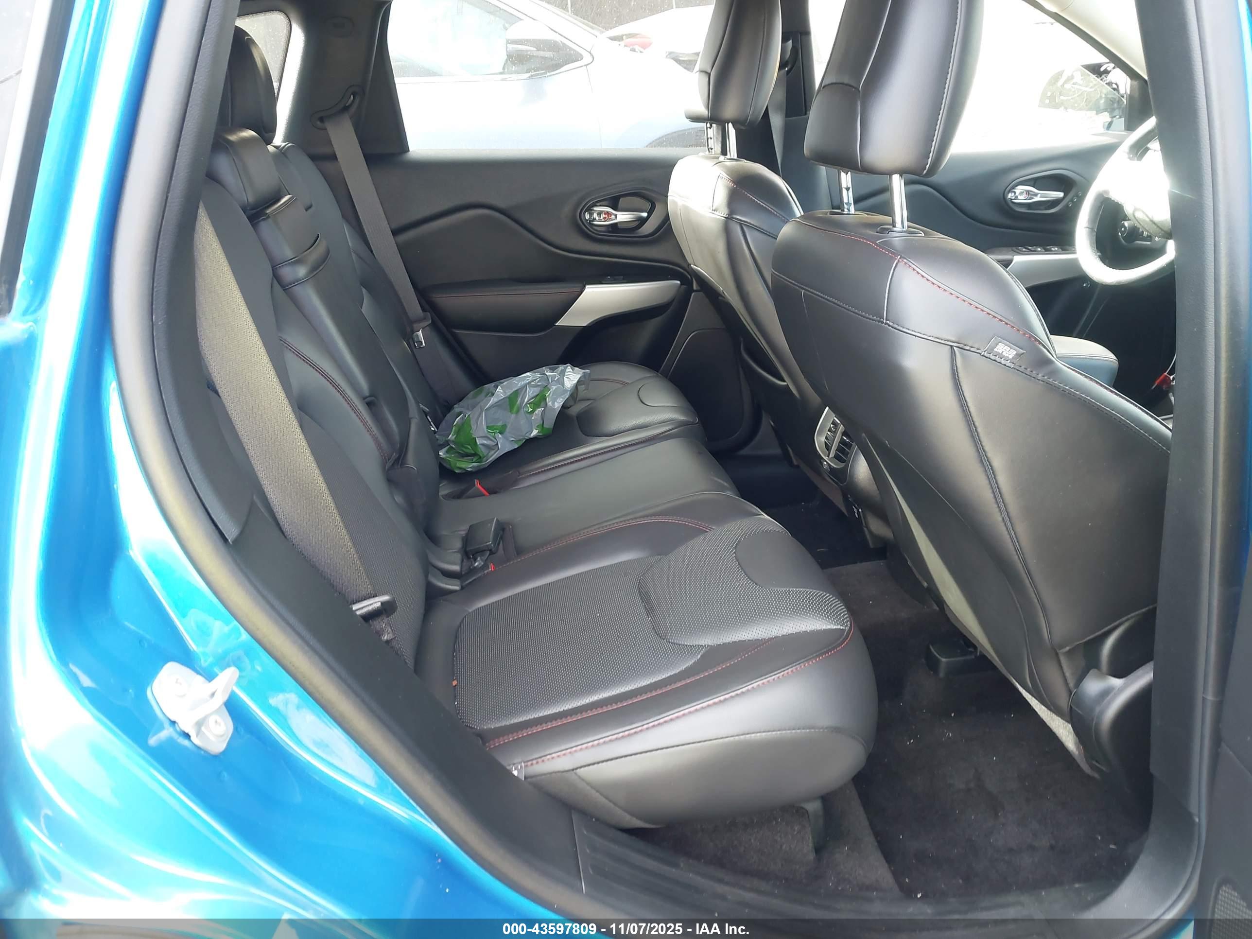 JEEP CHEROKEE image 8