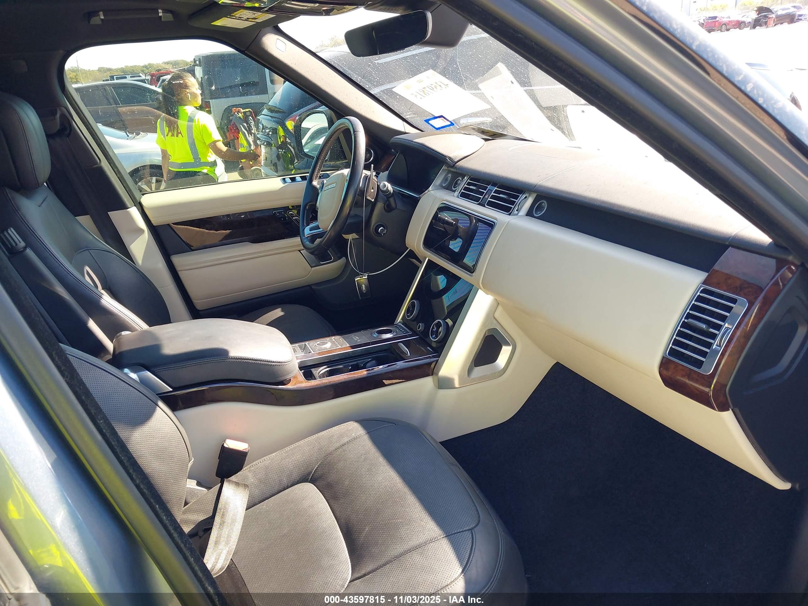 LAND ROVER image 5