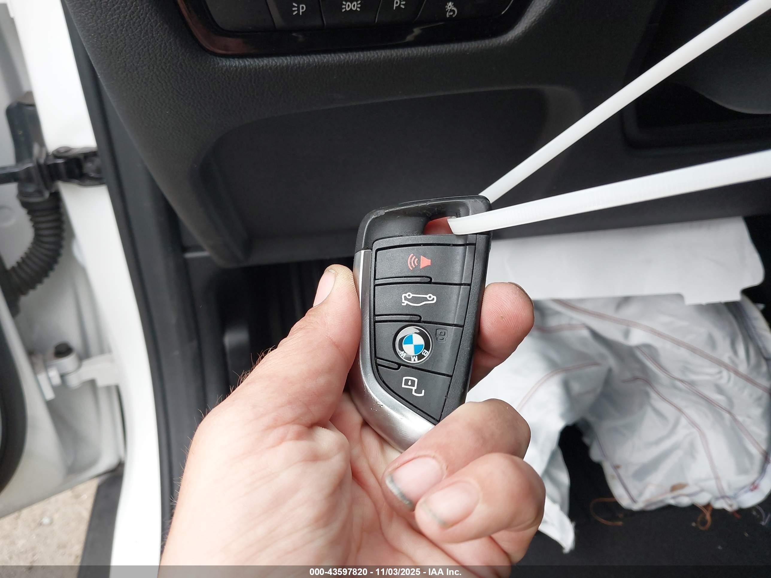 BMW I4 image 11