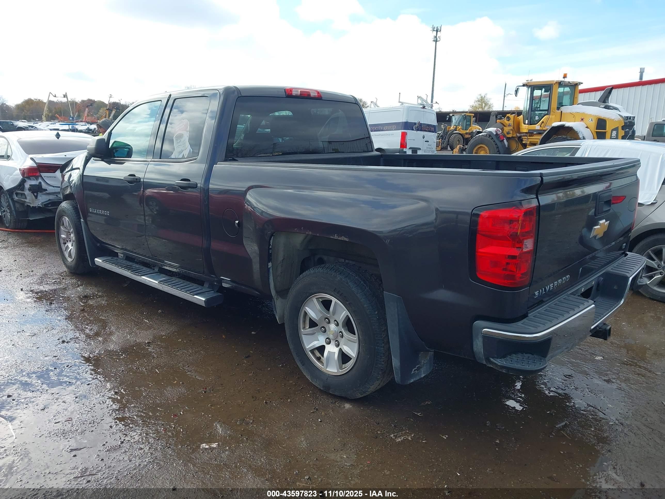 CHEVROLET SILVERADO image 3
