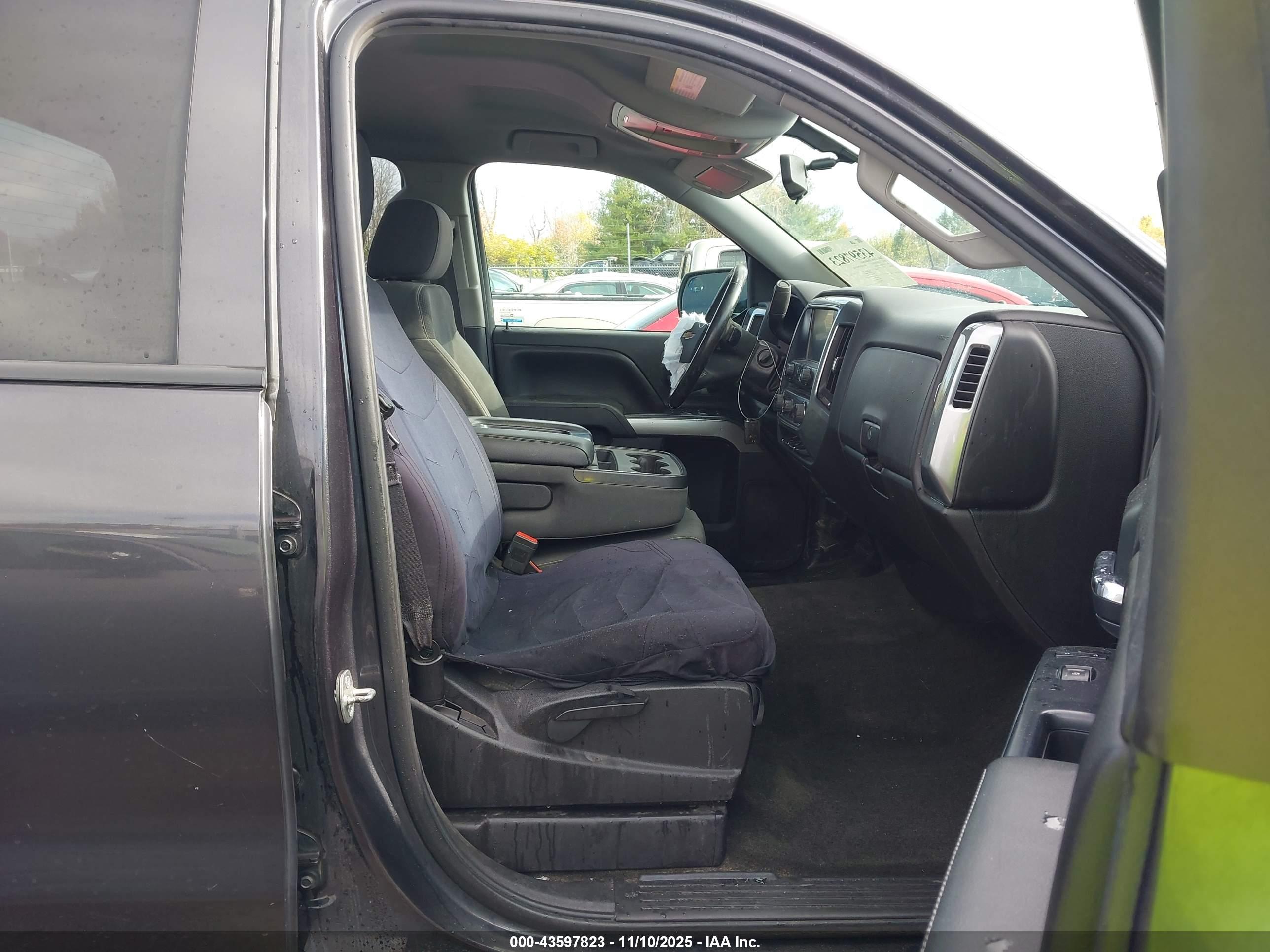 CHEVROLET SILVERADO image 5