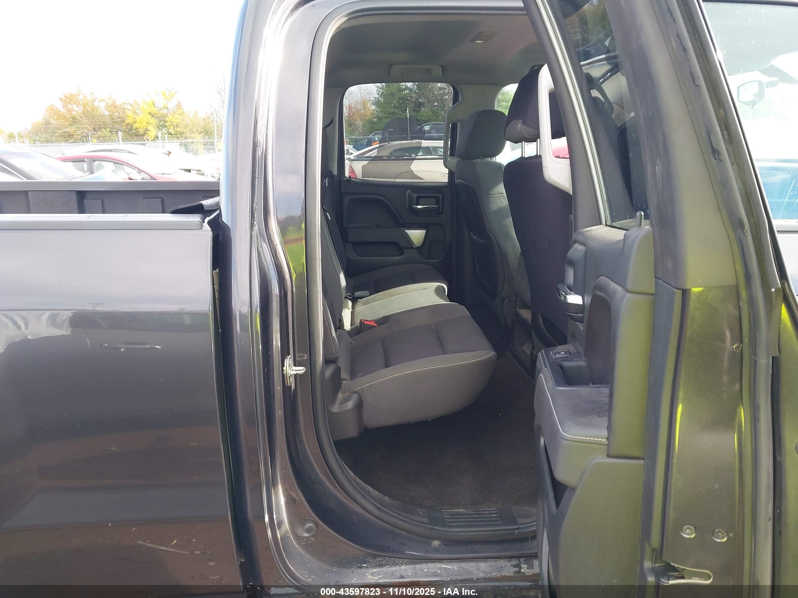CHEVROLET SILVERADO image 8