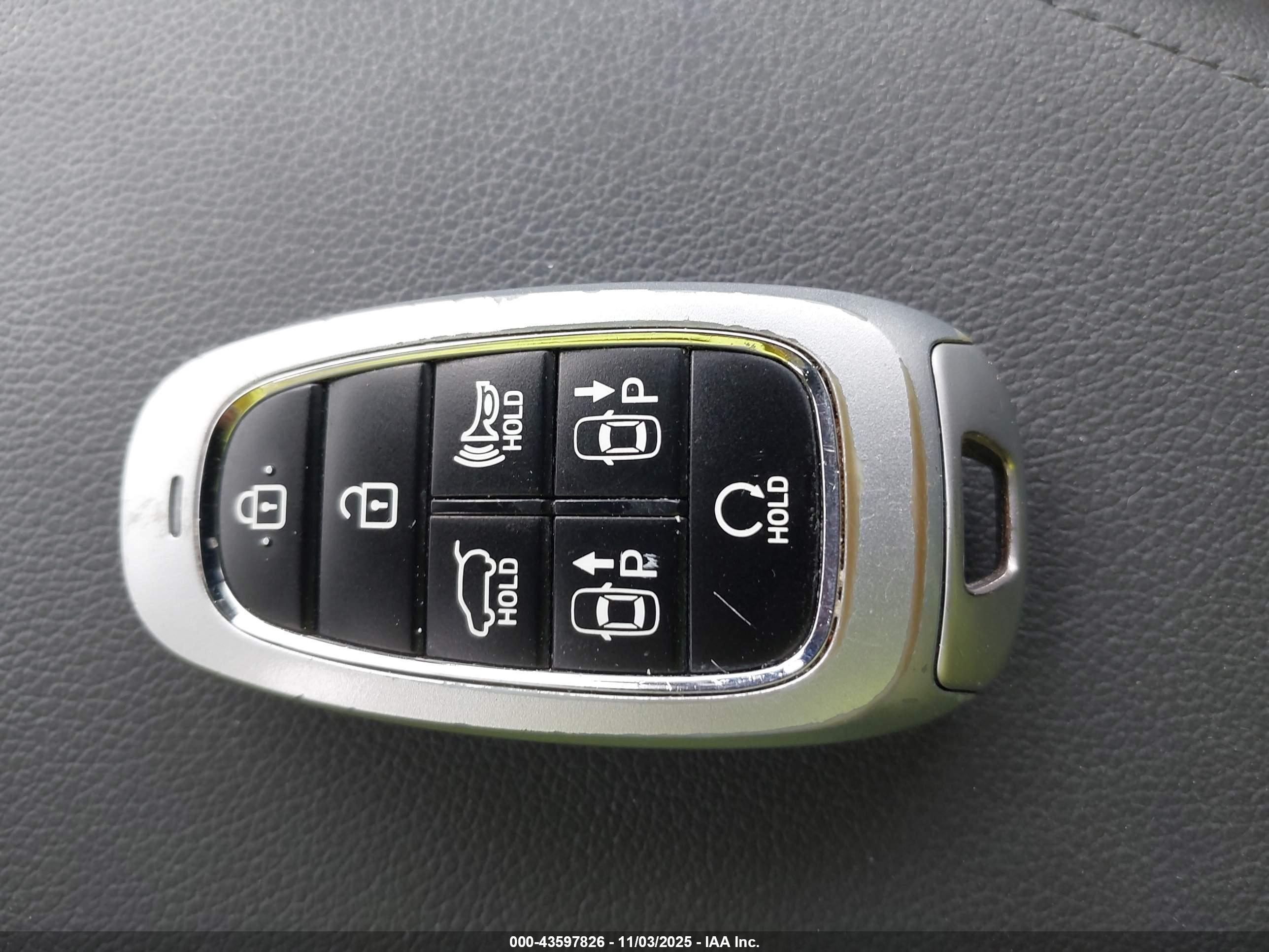 HYUNDAI TUCSON image 11