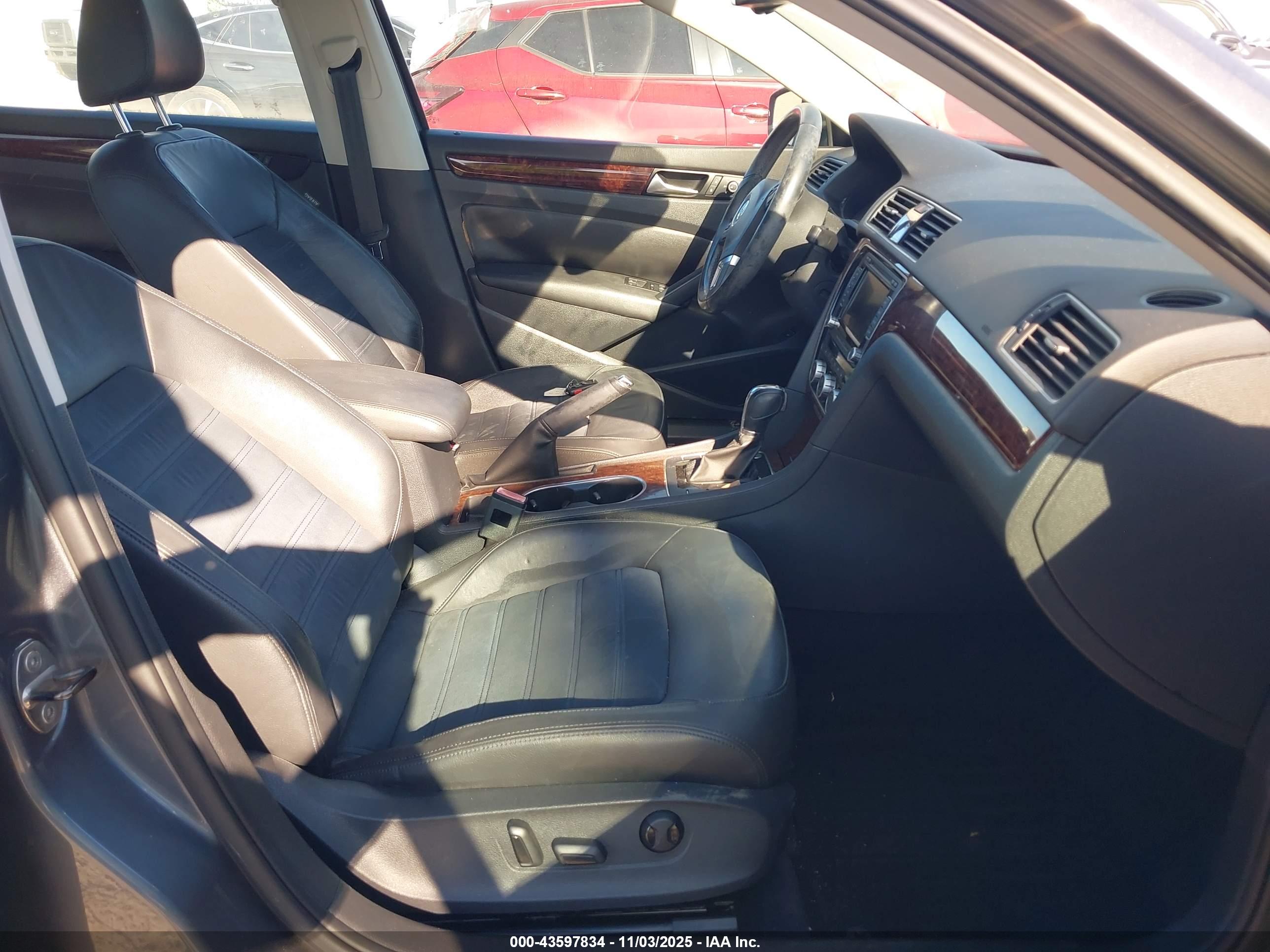 VOLKSWAGEN PASSAT image 5