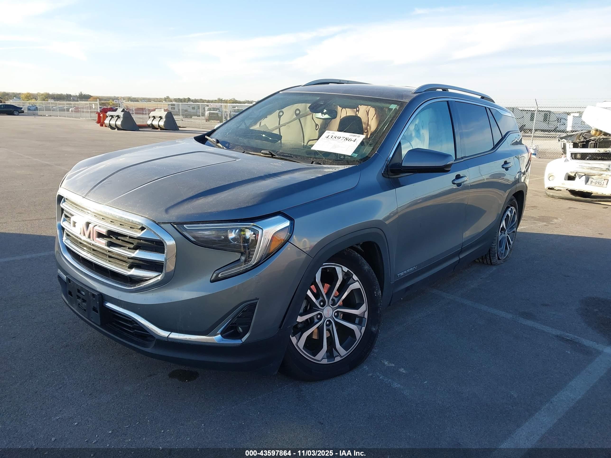 GMC TERRAIN image 2