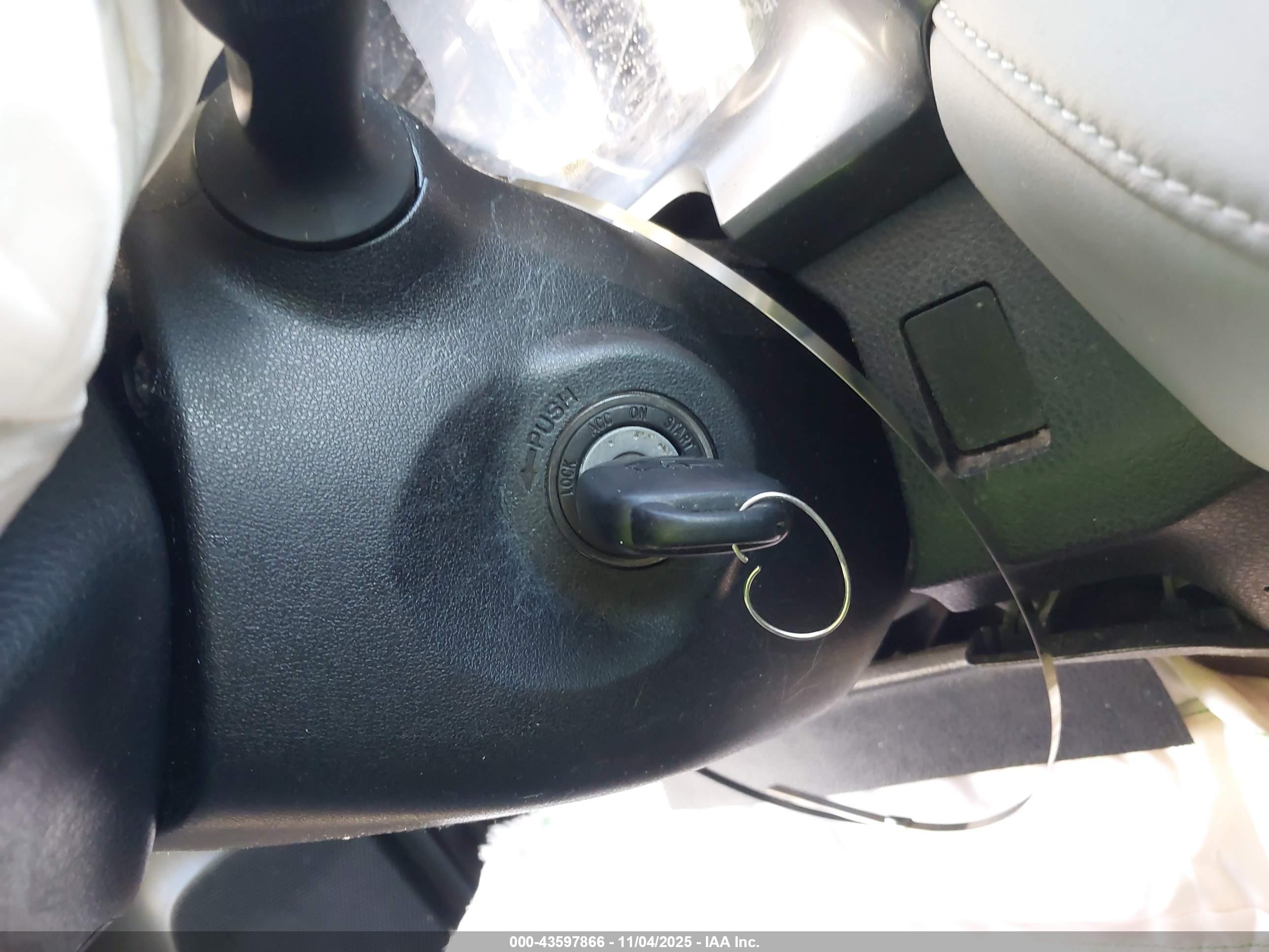 TOYOTA RAV4 image 11