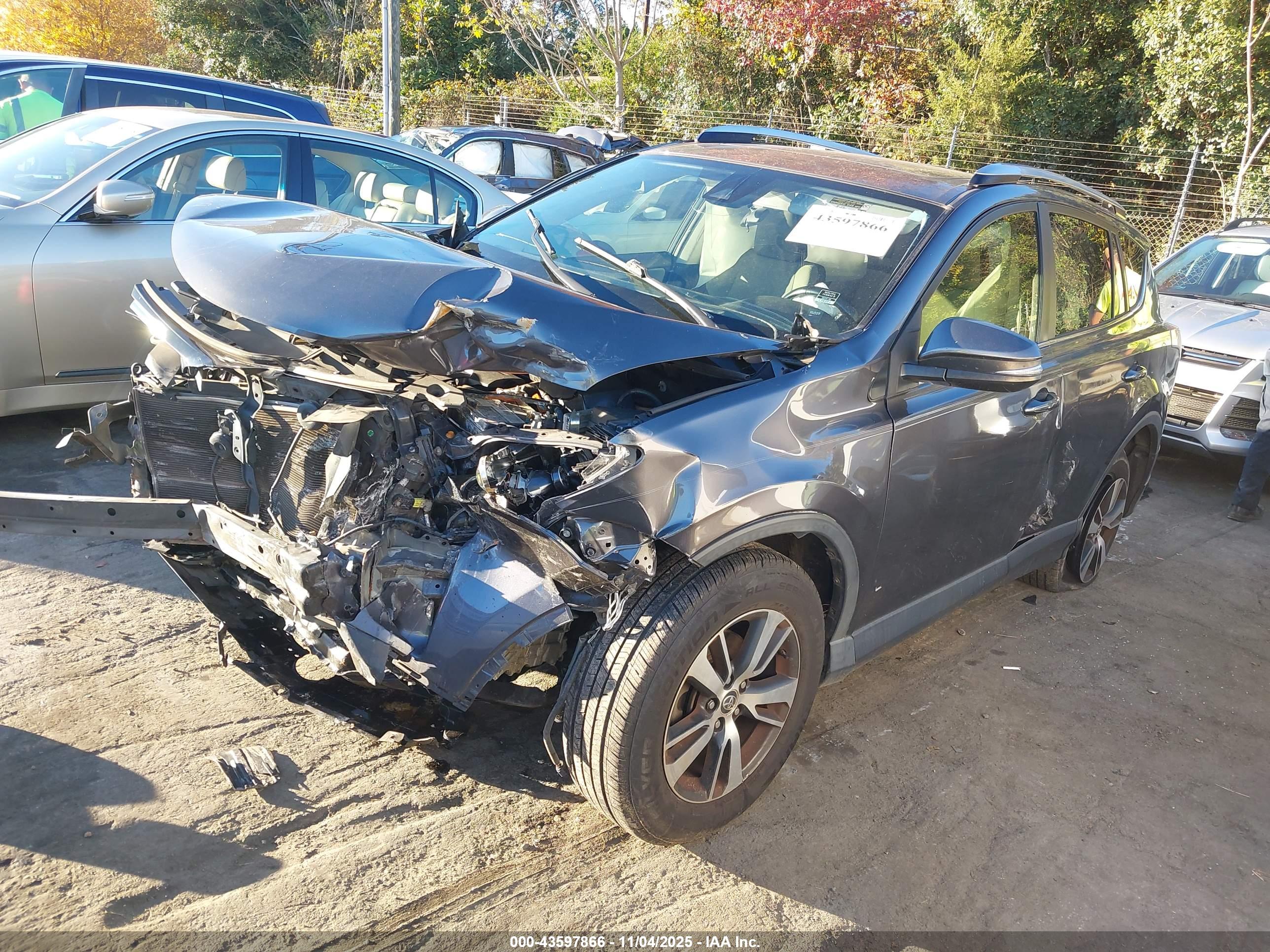 TOYOTA RAV4 image 2