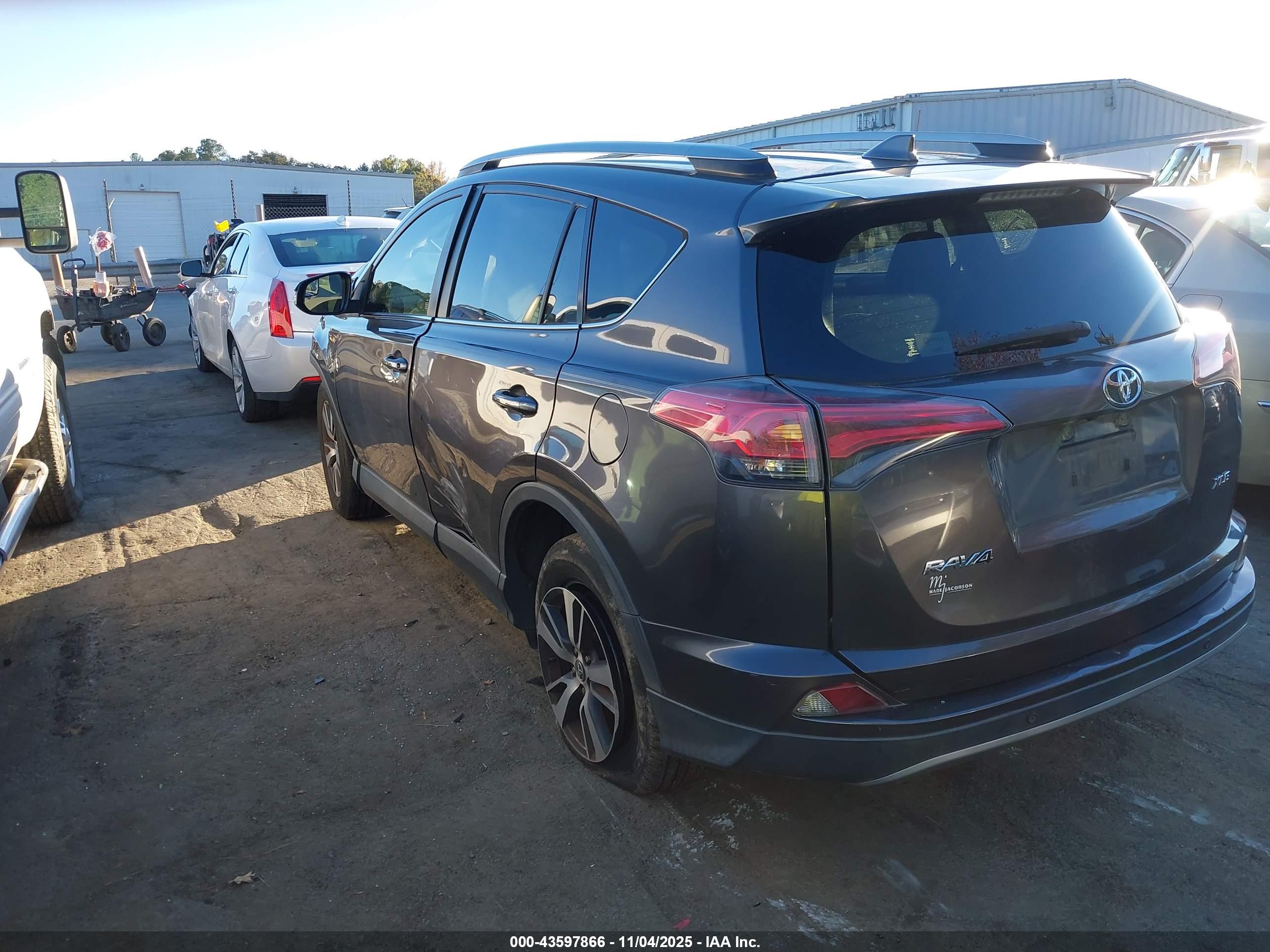 TOYOTA RAV4 image 3