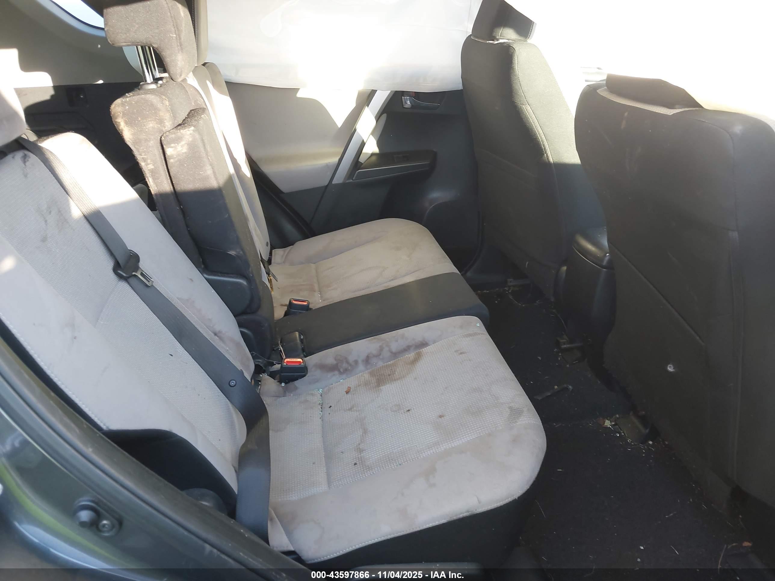TOYOTA RAV4 image 8