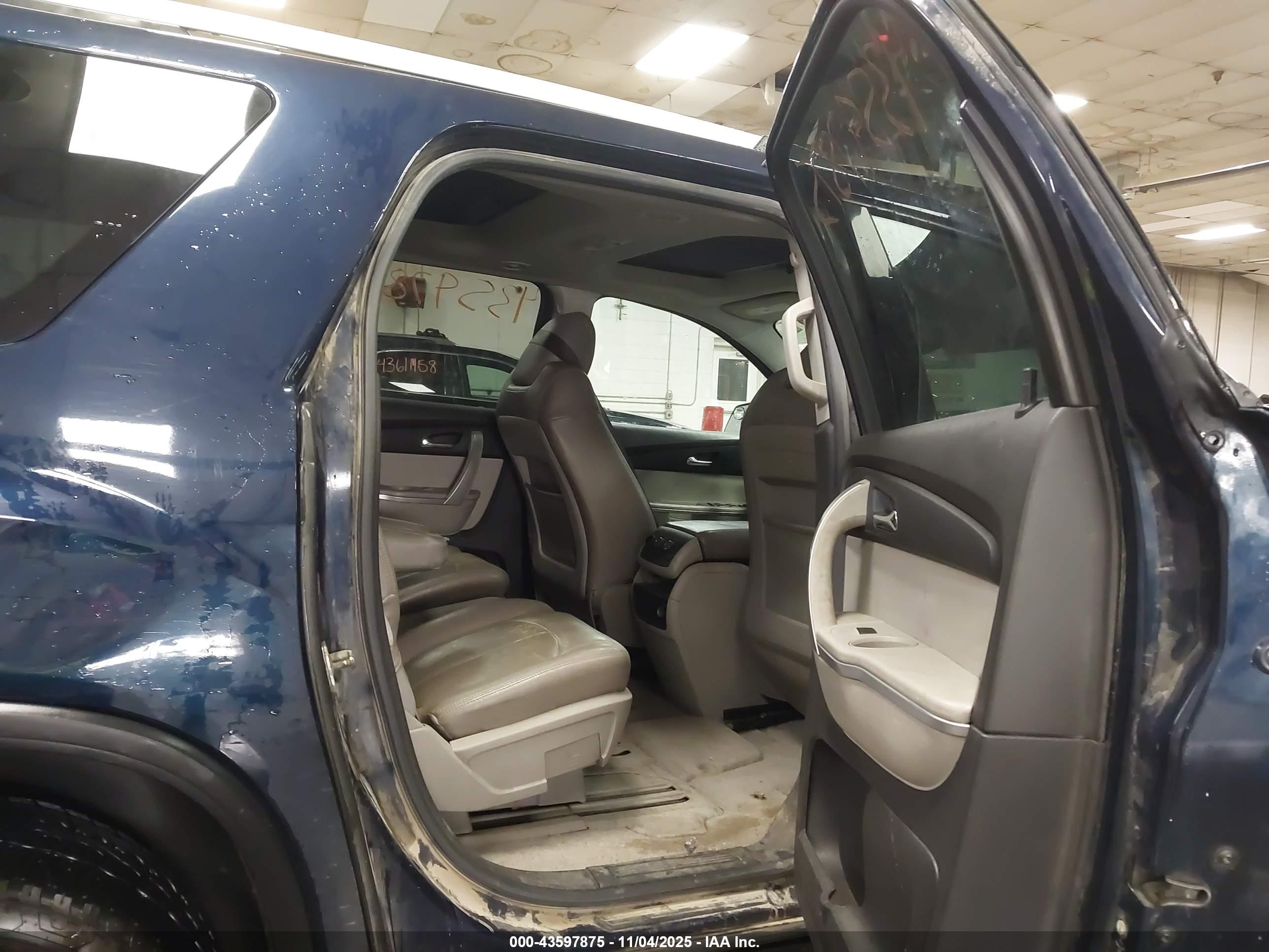 GMC ACADIA image 8