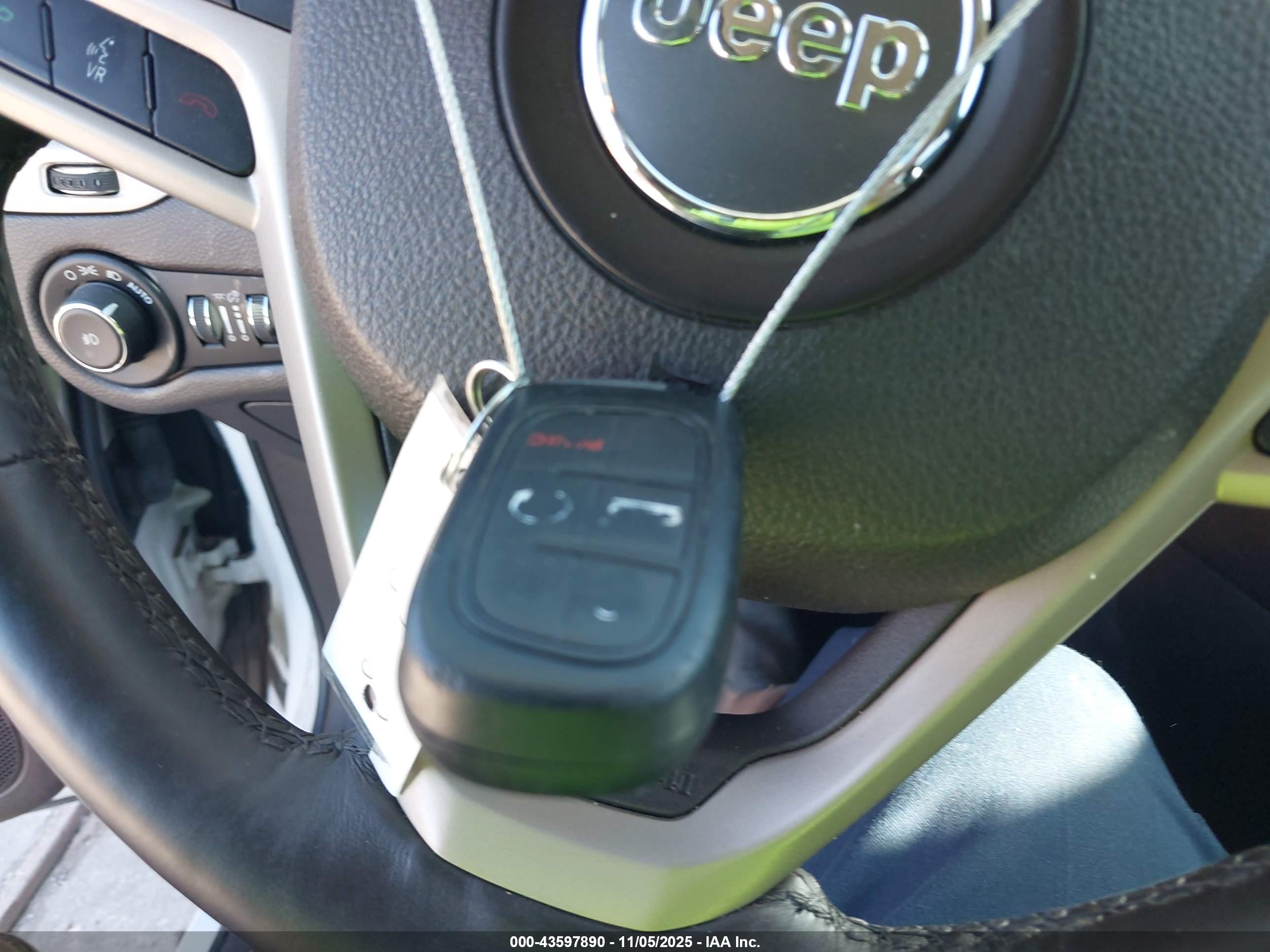 JEEP CHEROKEE image 11