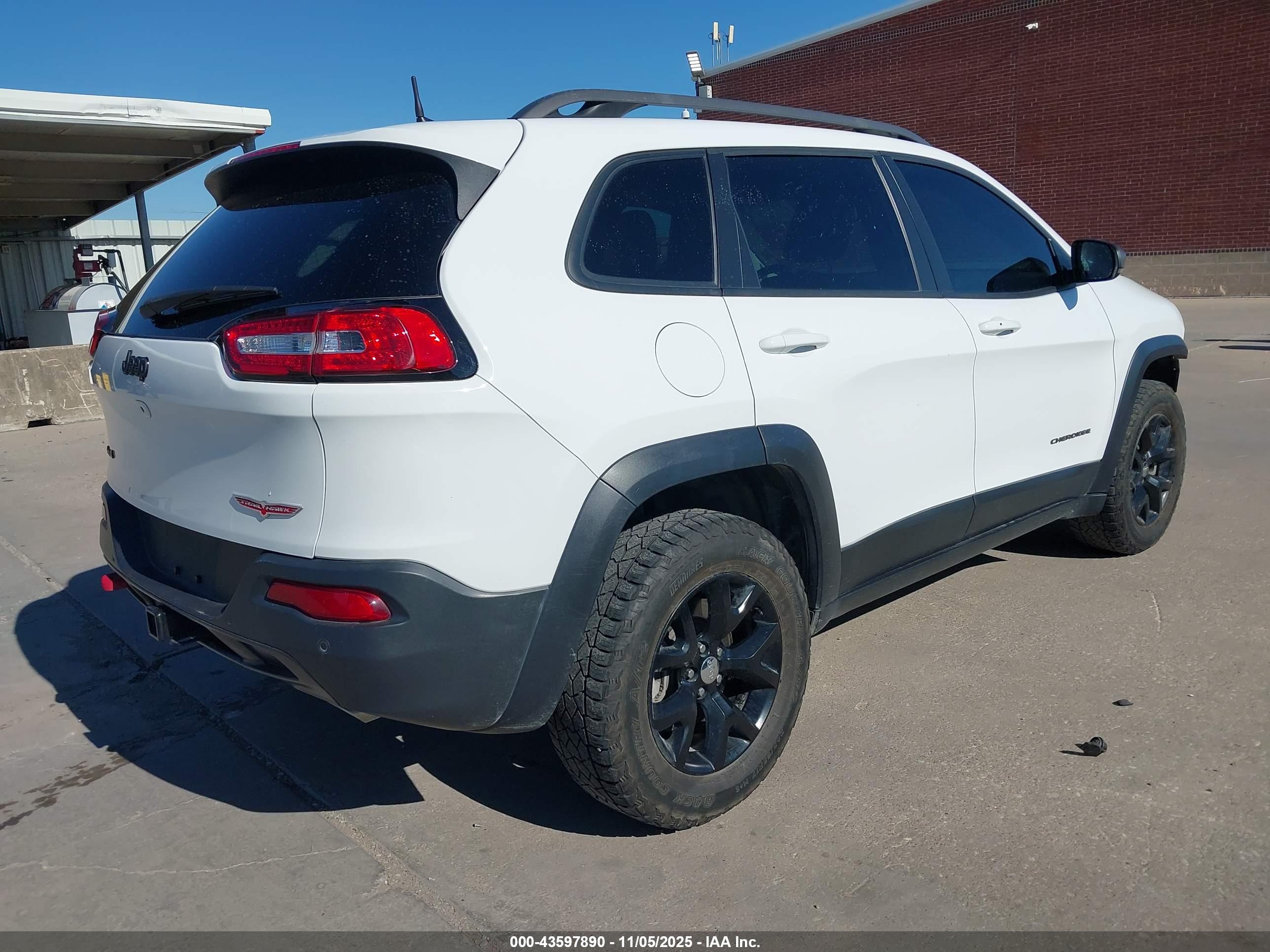 JEEP CHEROKEE image 4