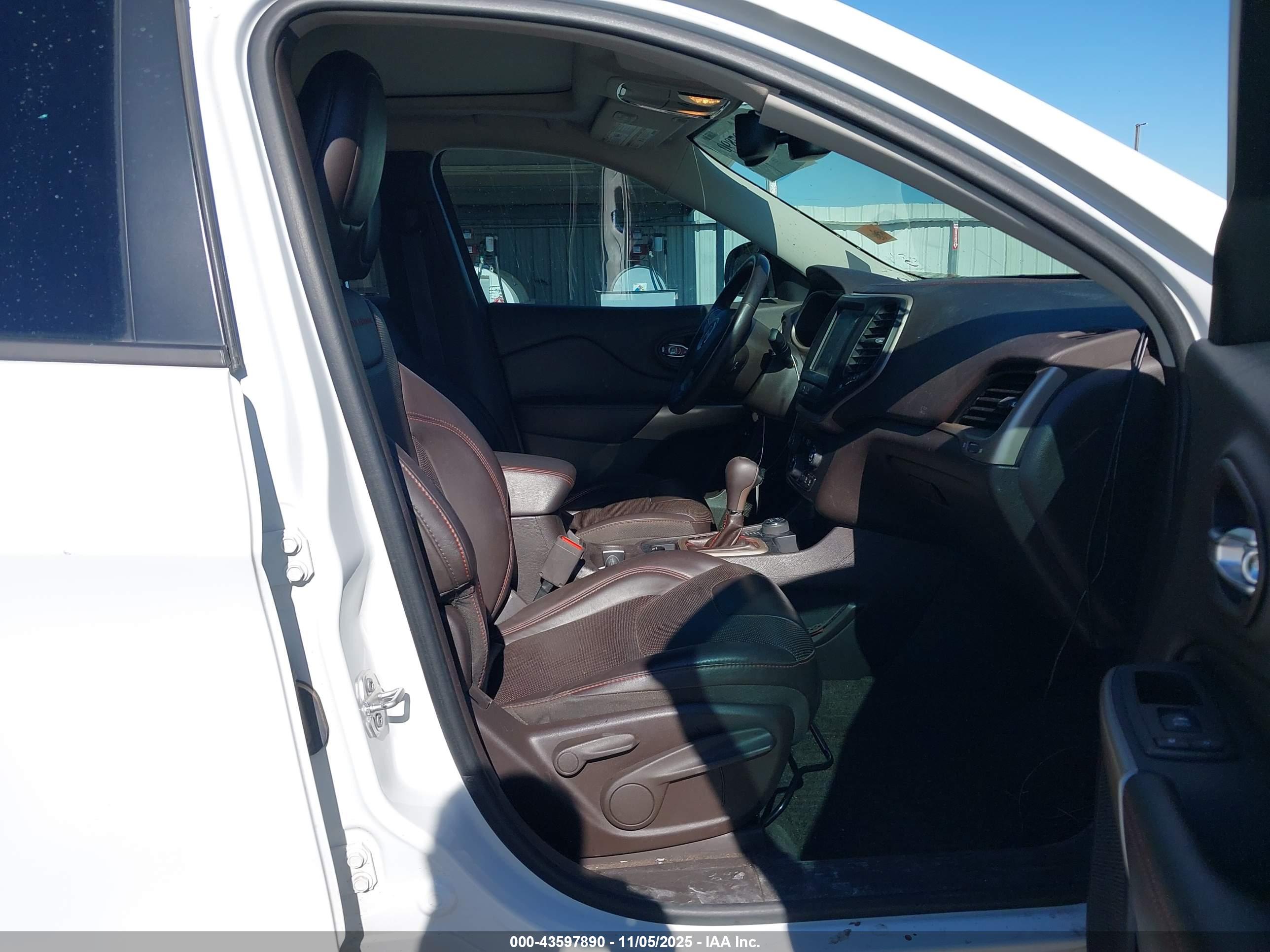 JEEP CHEROKEE image 5