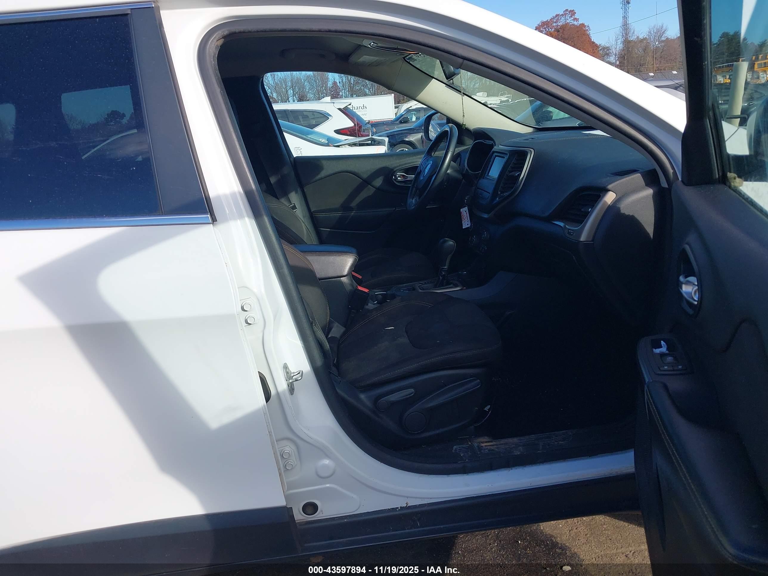 JEEP CHEROKEE image 5