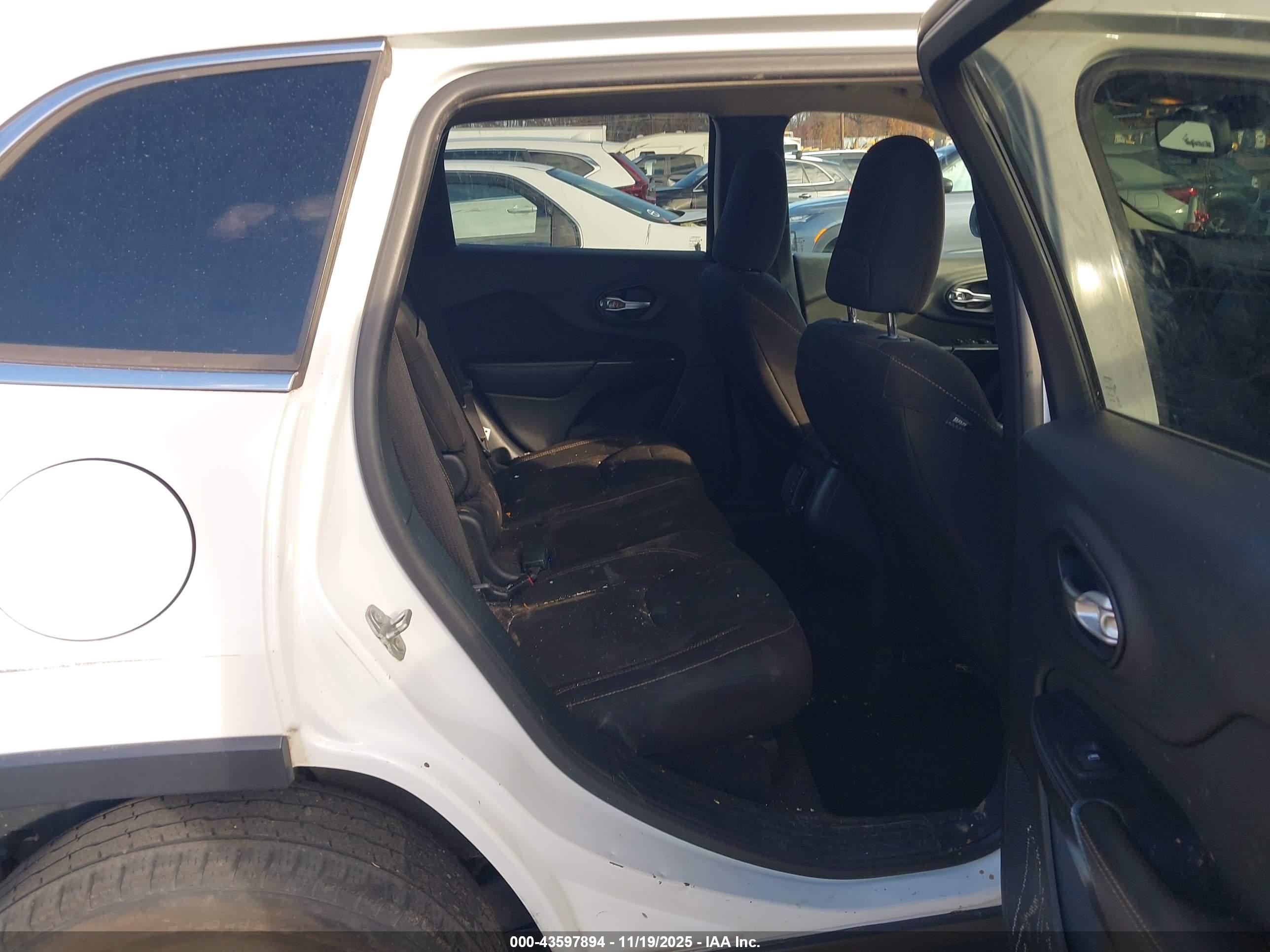 JEEP CHEROKEE image 8