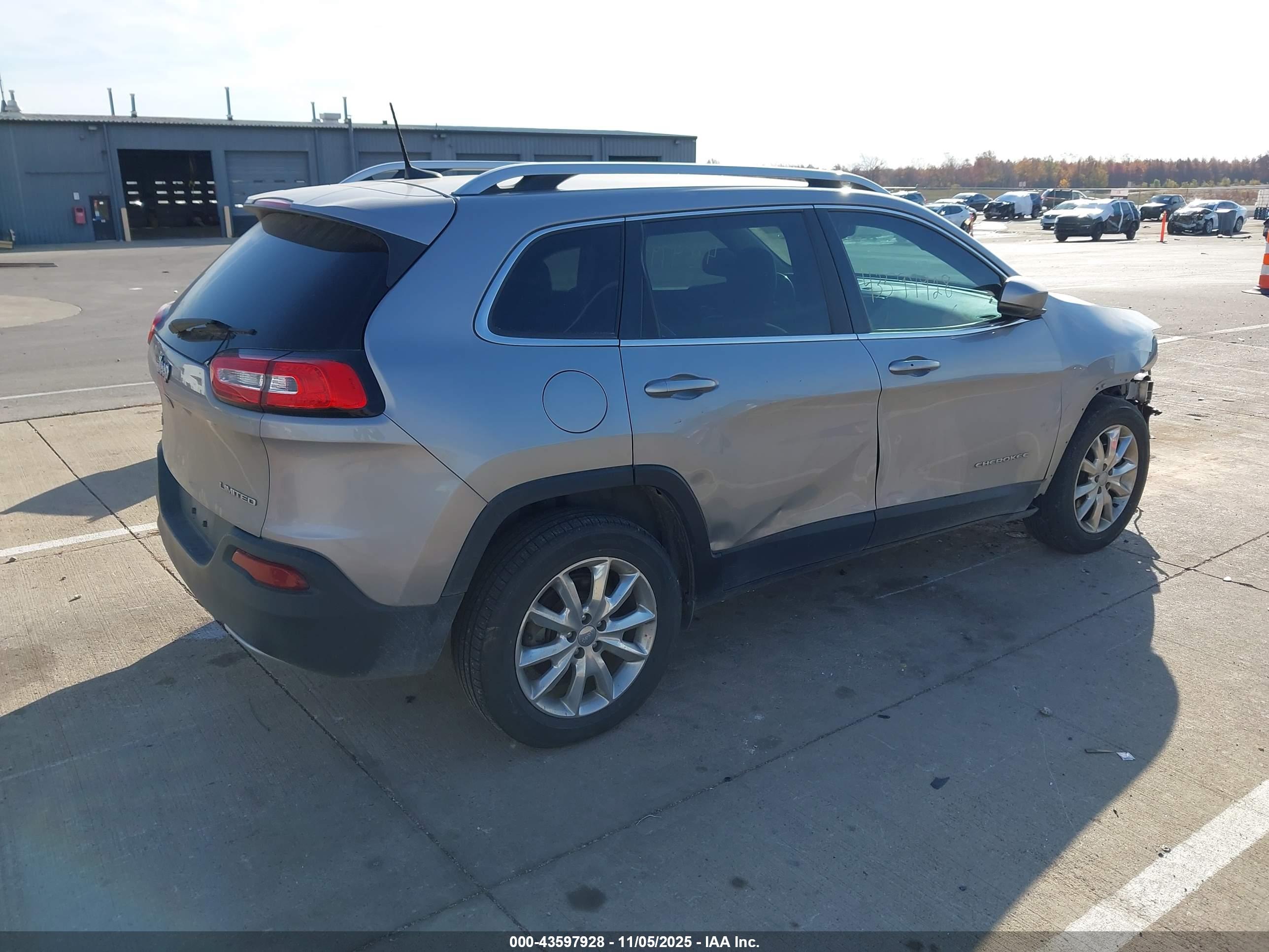 JEEP CHEROKEE image 4