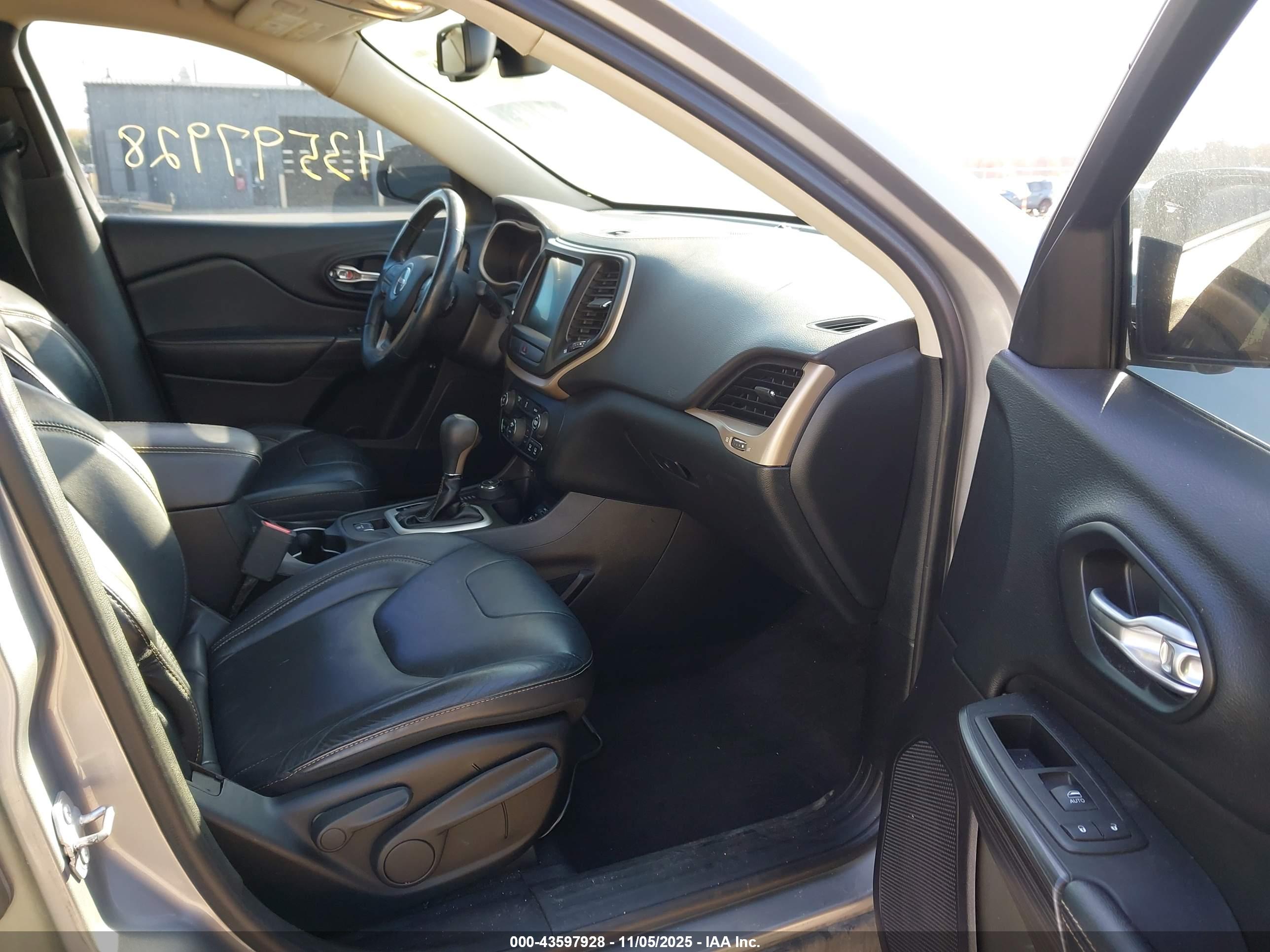 JEEP CHEROKEE image 5