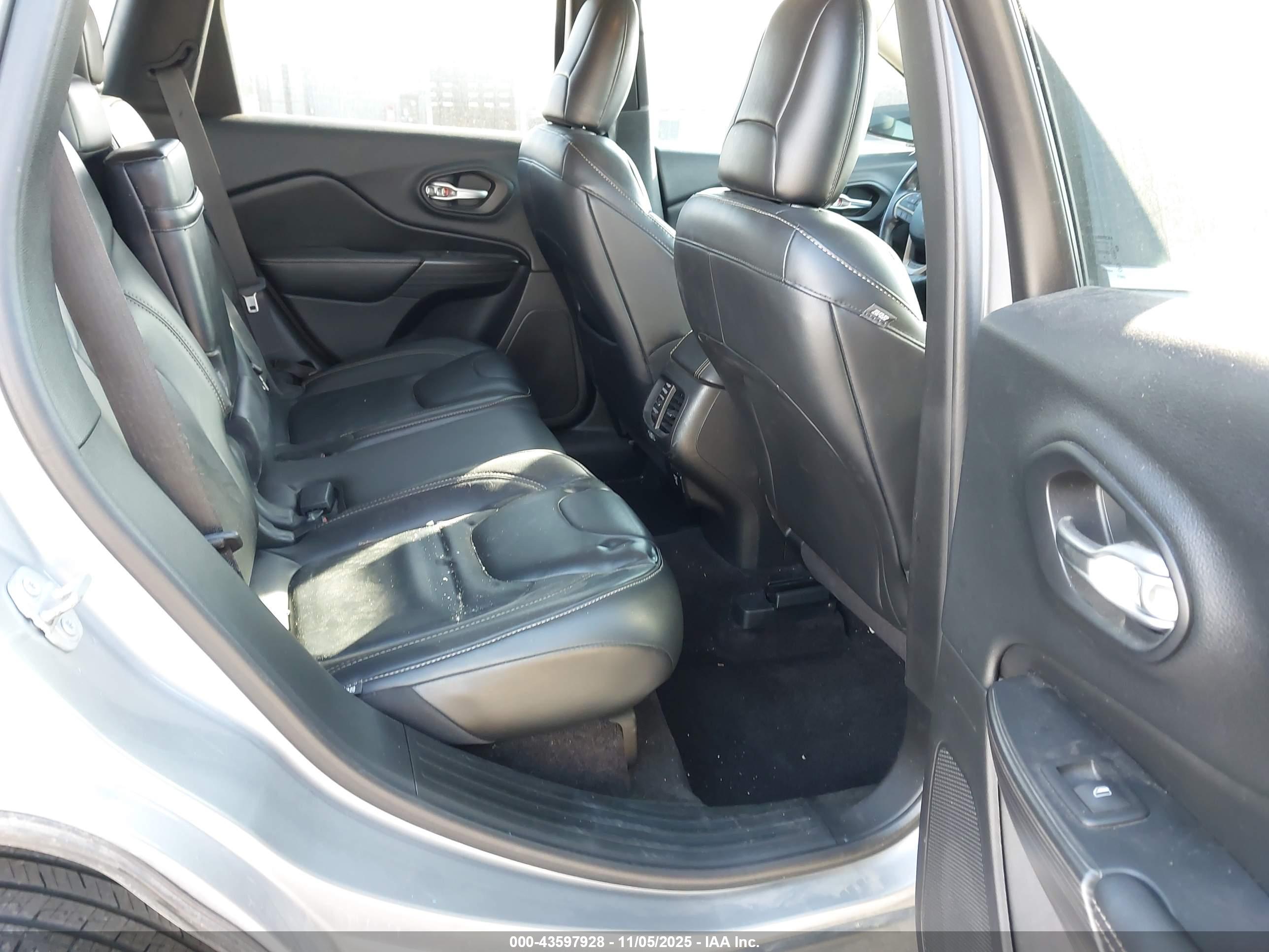 JEEP CHEROKEE image 8