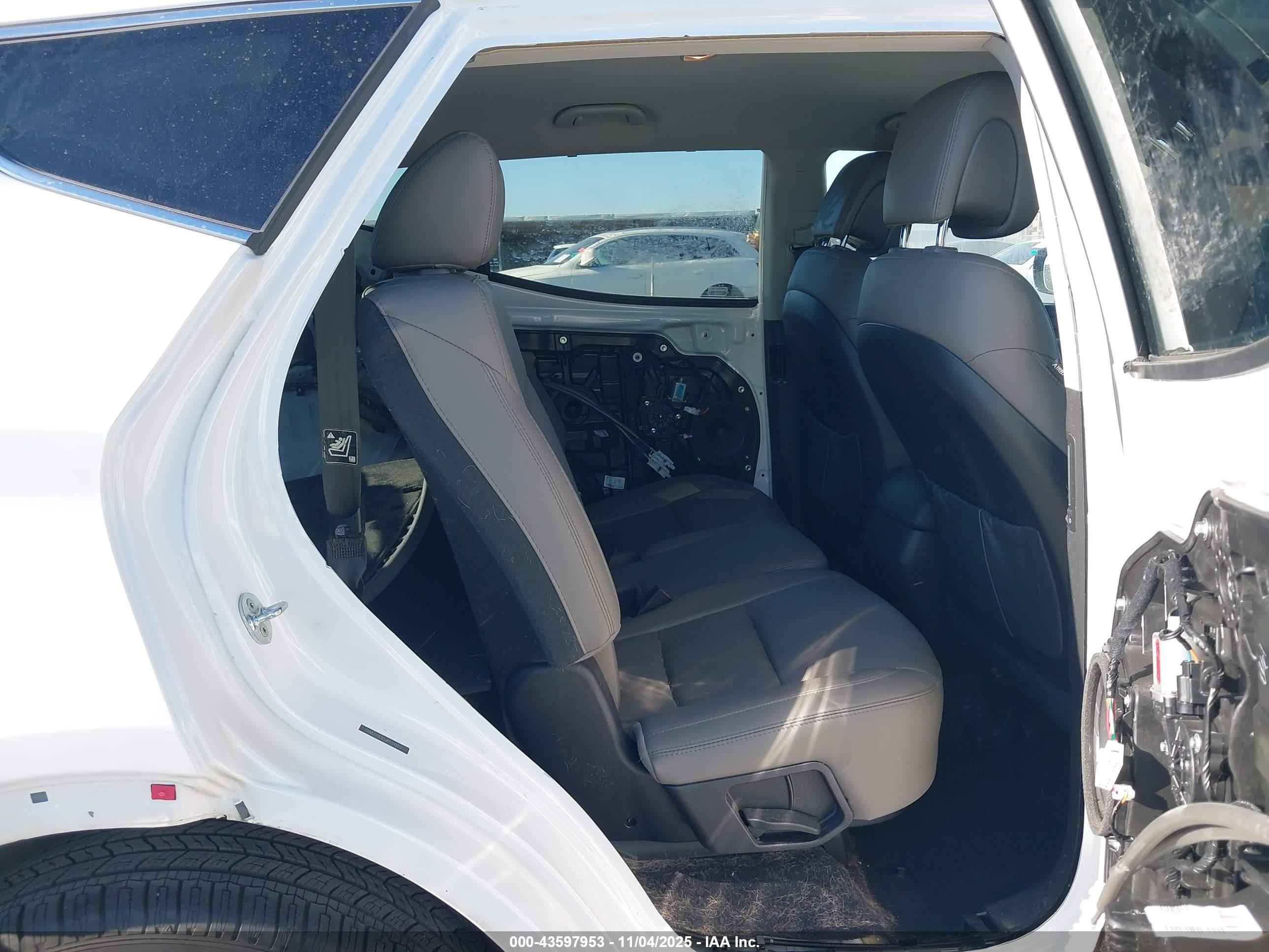 HYUNDAI SANTA image 8