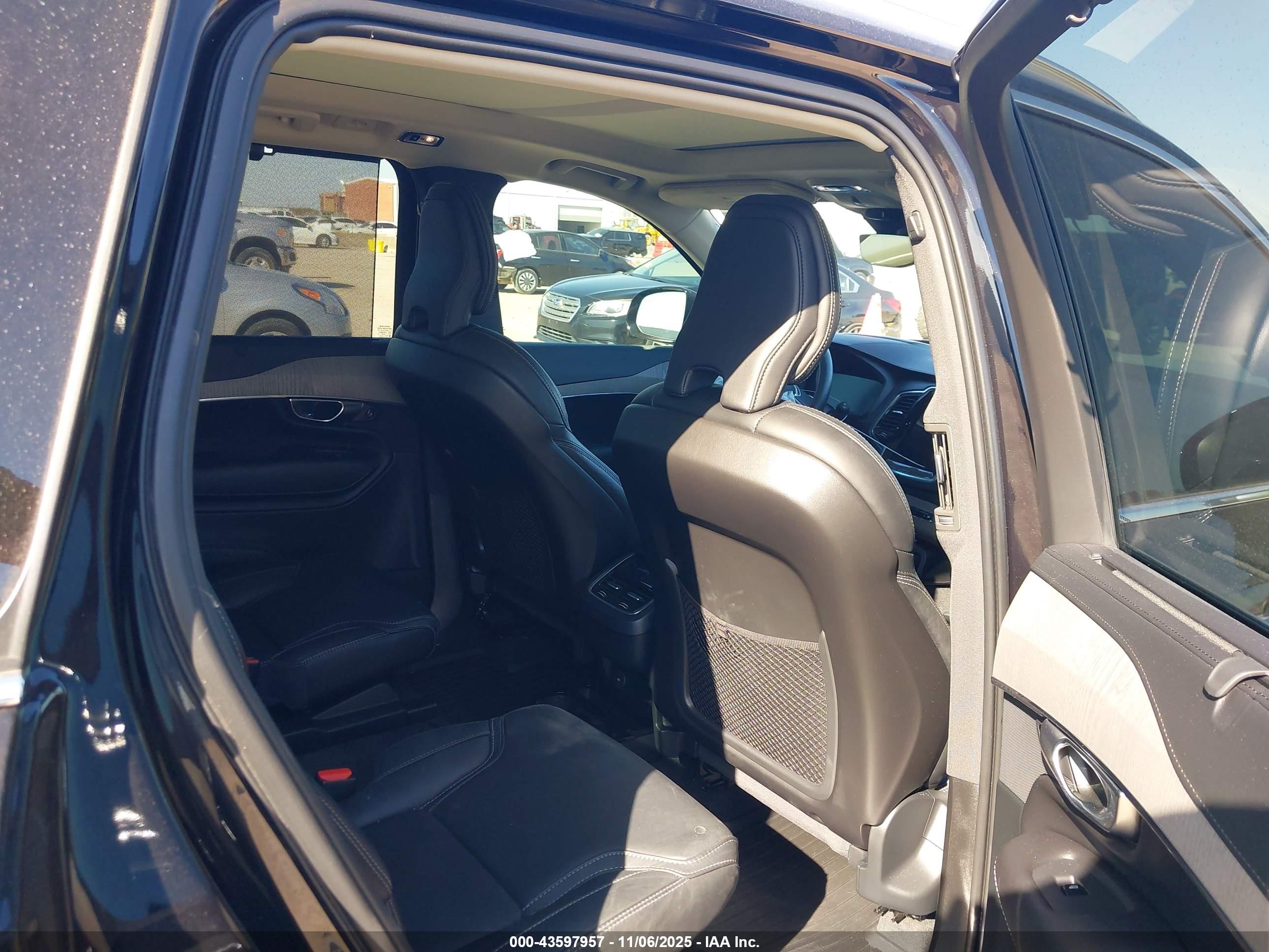 VOLVO XC90 image 8