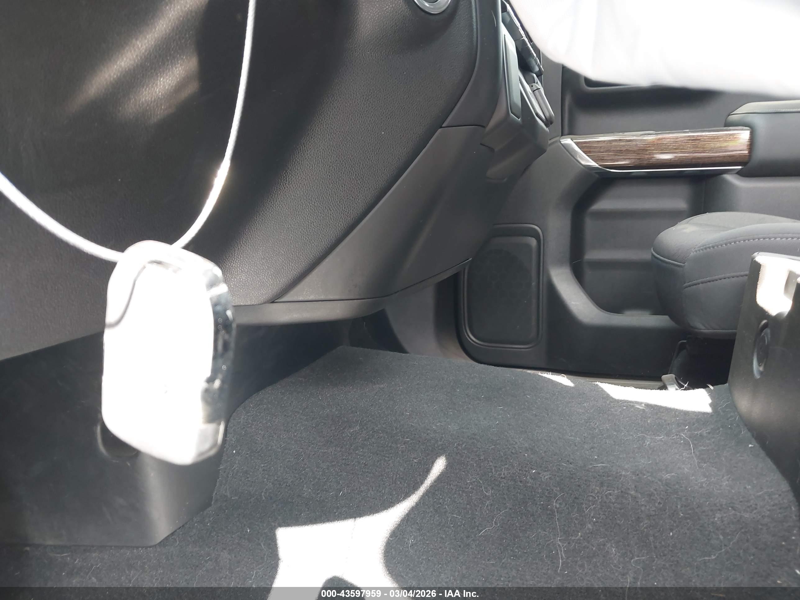 GMC SIERRA image 11