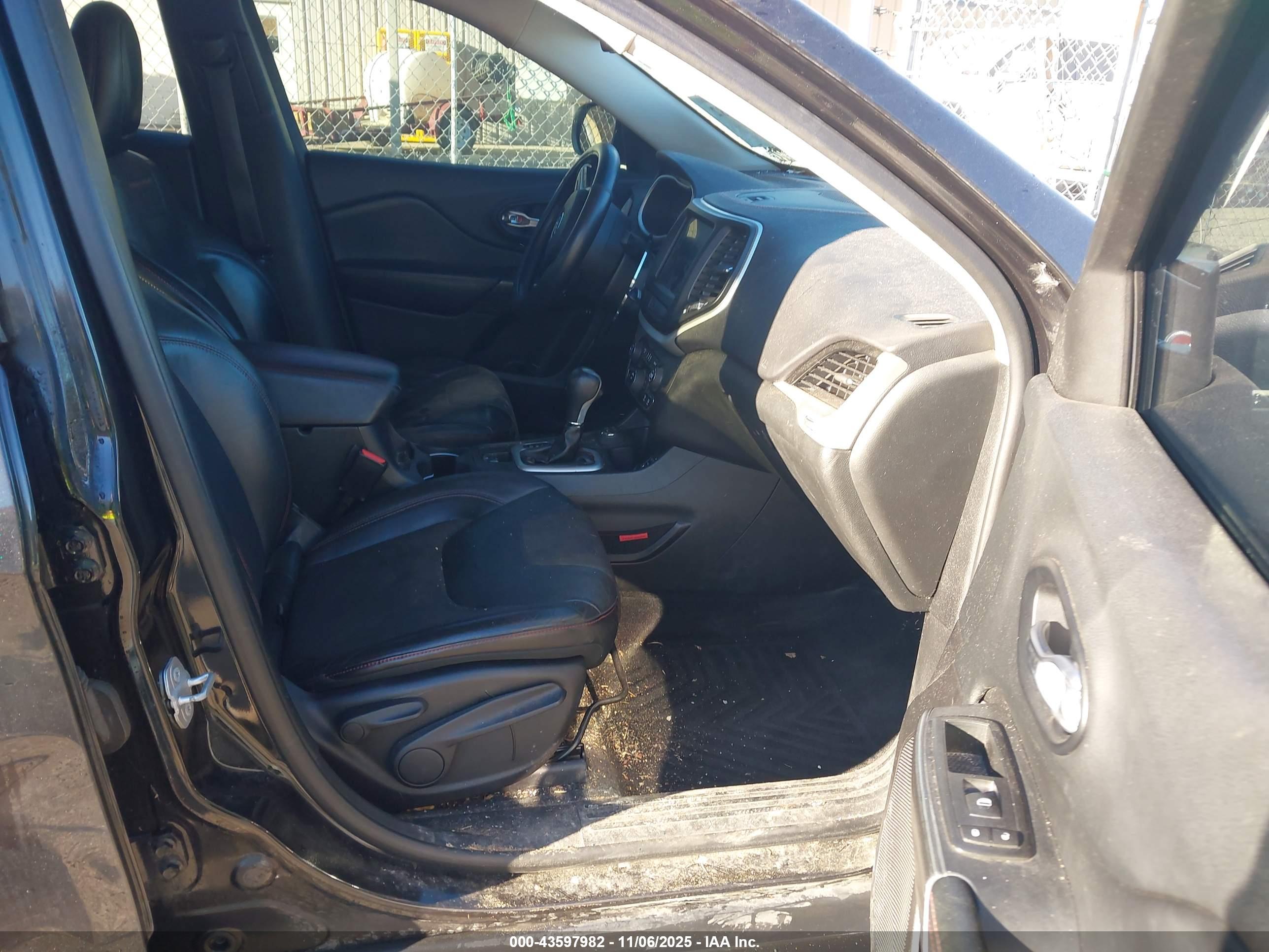 JEEP CHEROKEE image 5