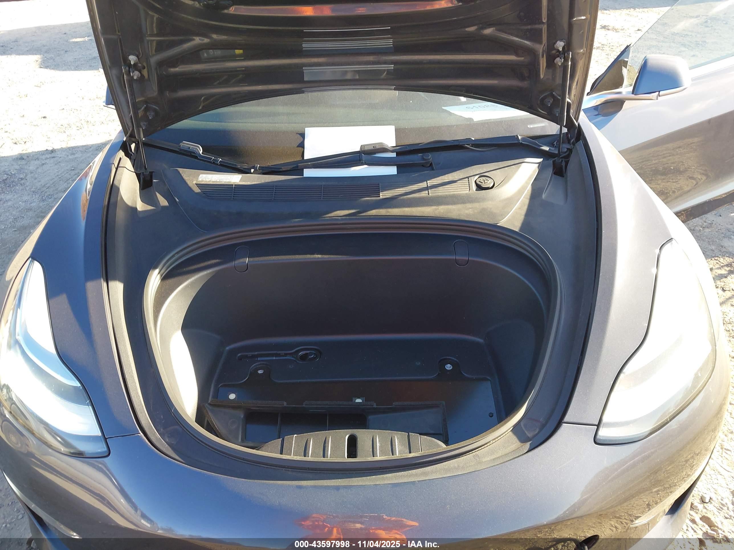 TESLA MODEL image 10