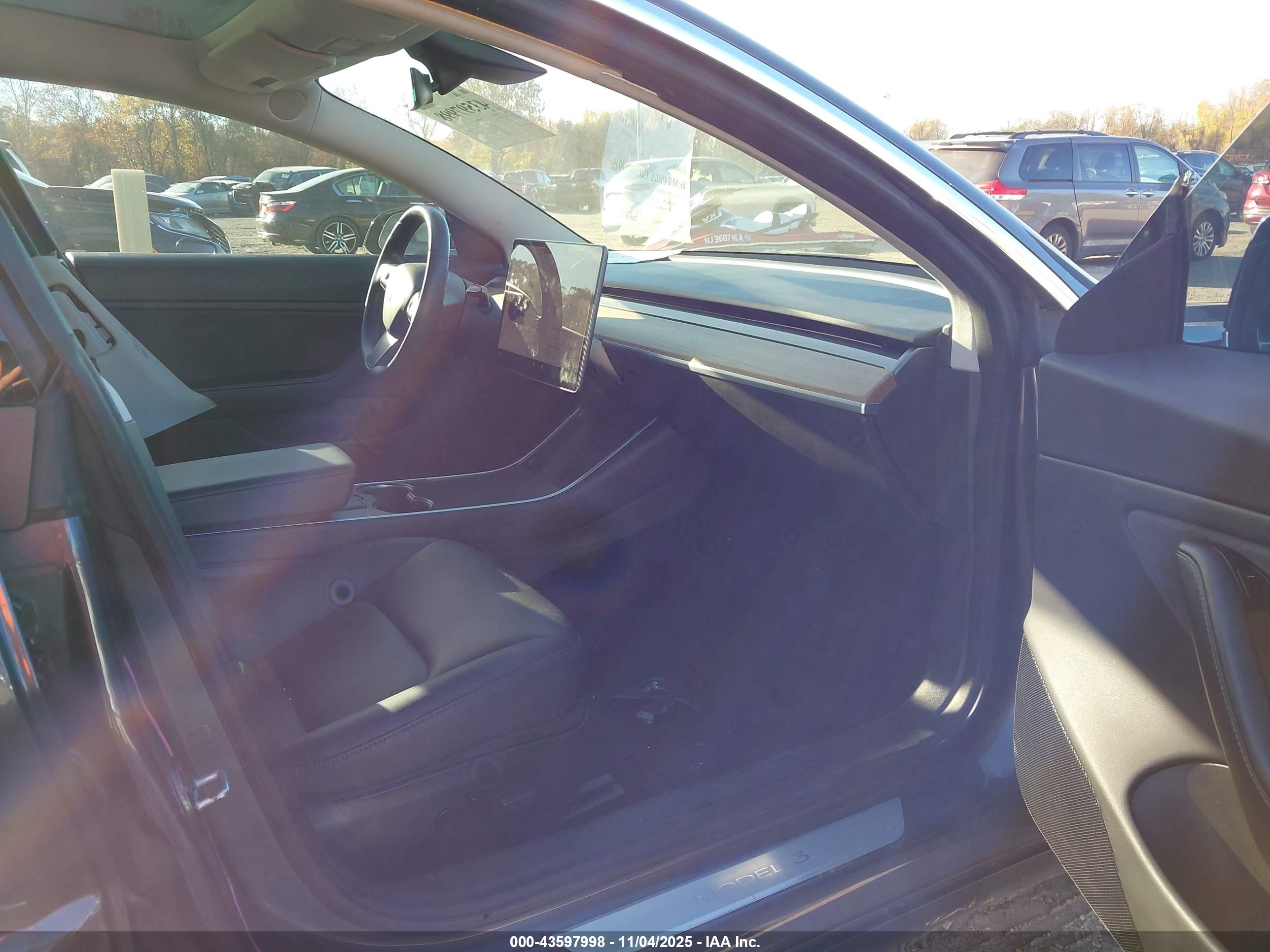 TESLA MODEL image 5