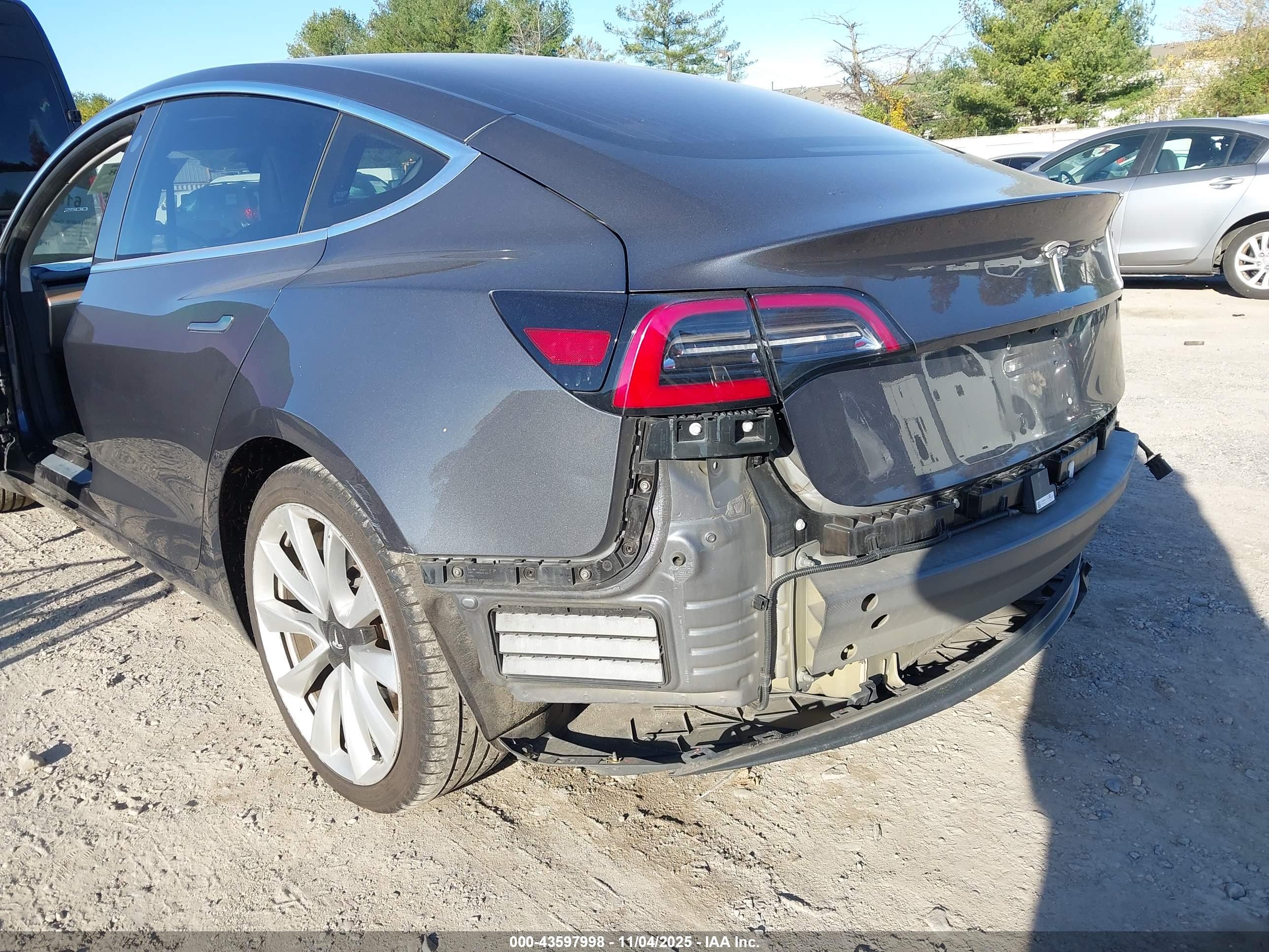 TESLA MODEL image 6