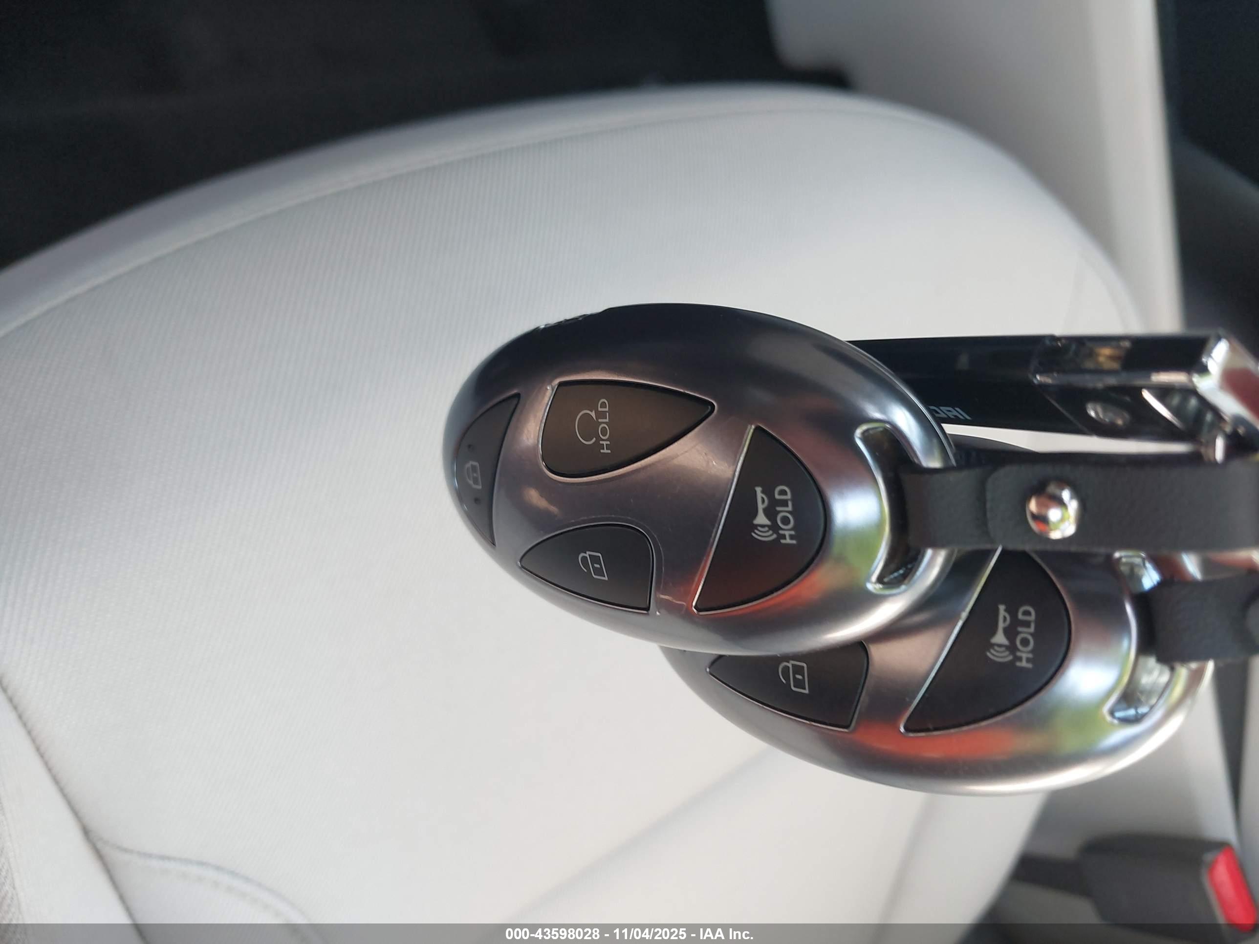 HYUNDAI TUCSON image 11