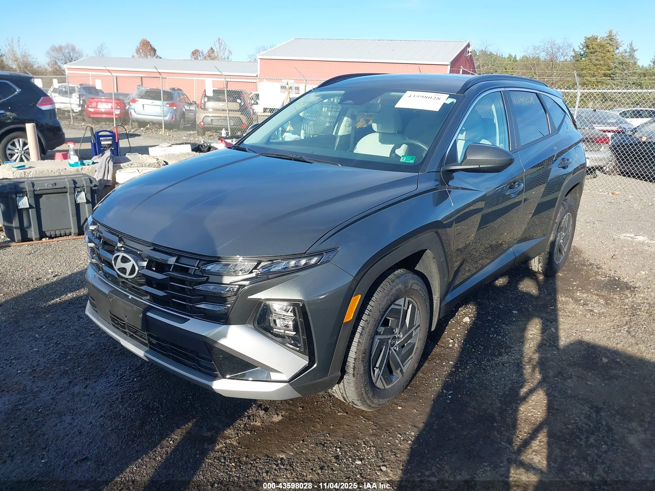 HYUNDAI TUCSON image 2
