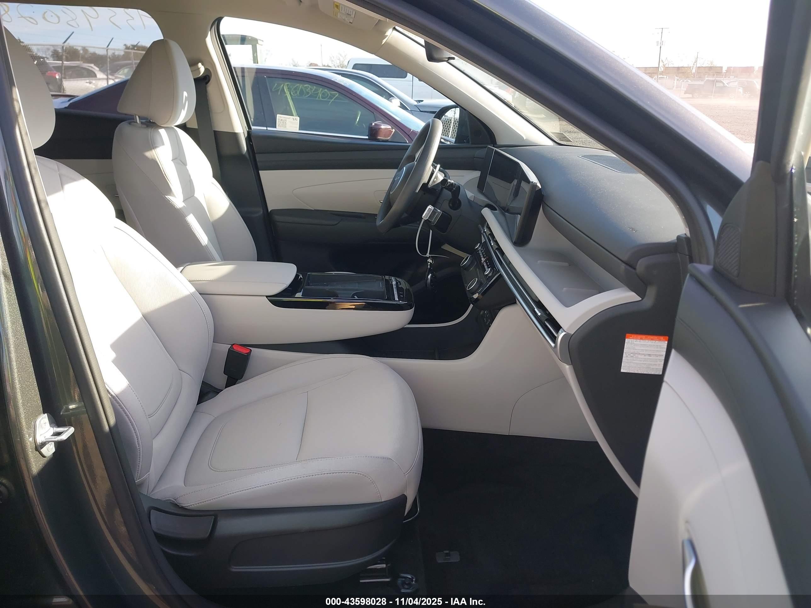 HYUNDAI TUCSON image 5
