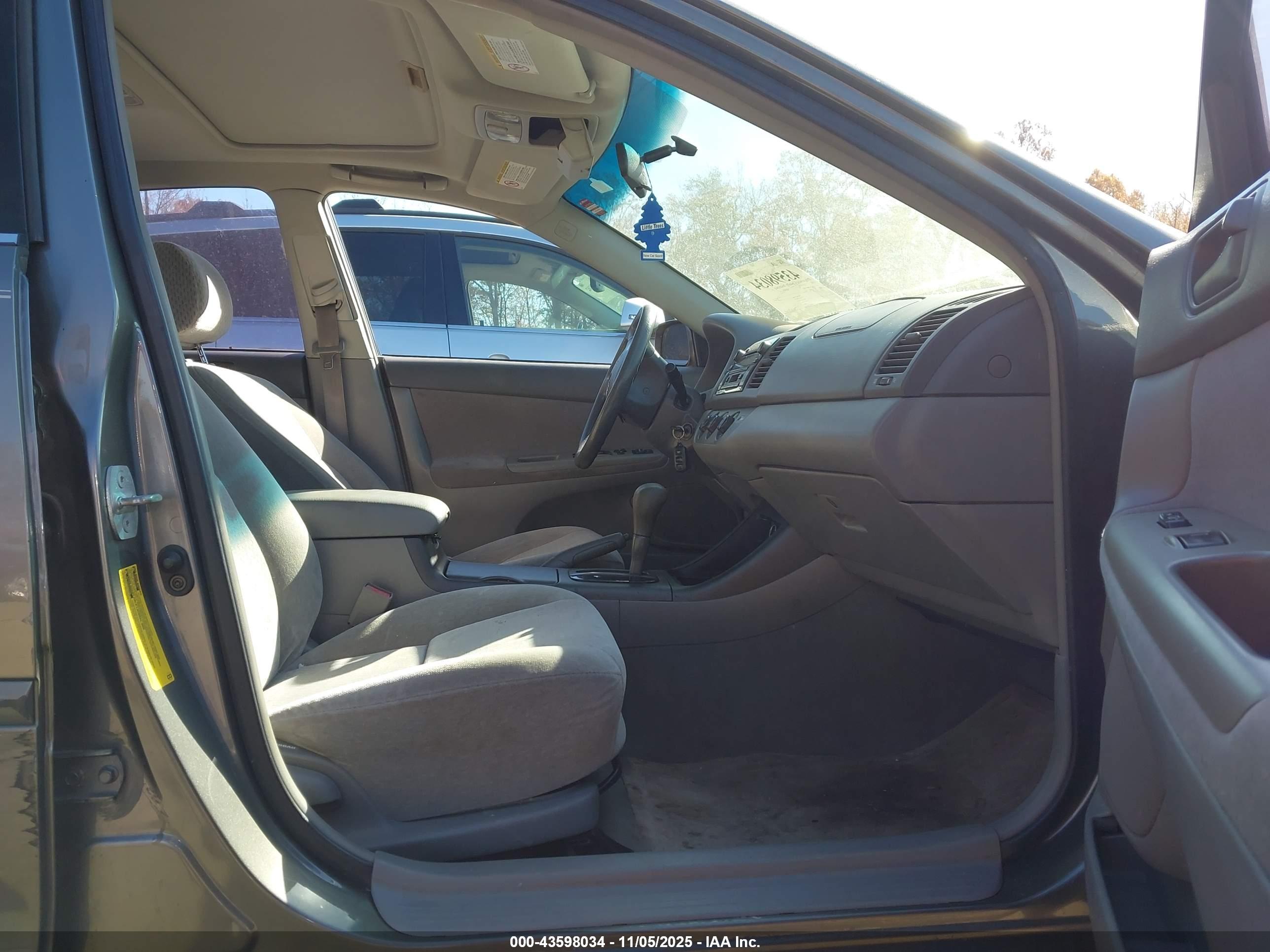 TOYOTA CAMRY image 5