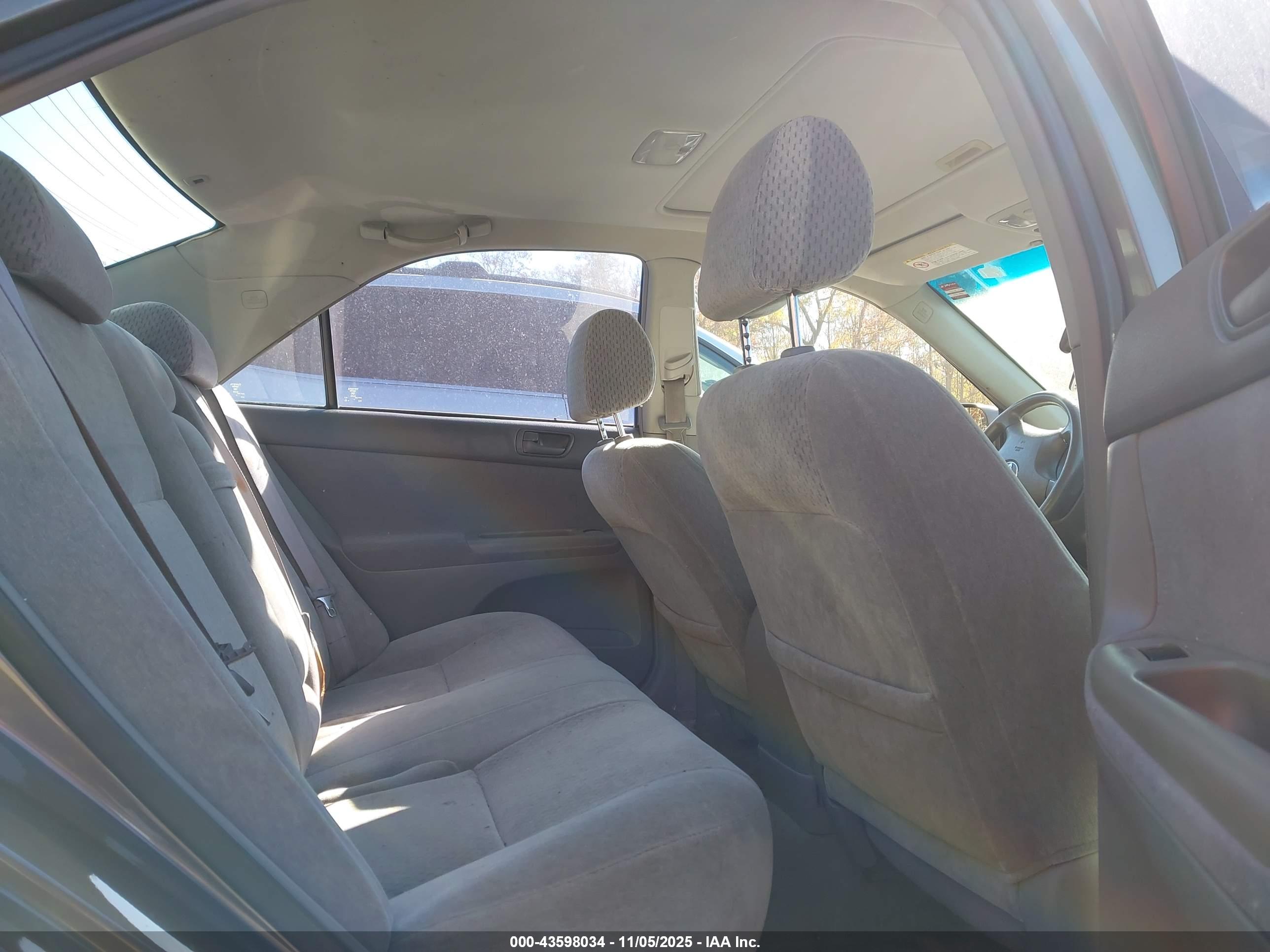 TOYOTA CAMRY image 8