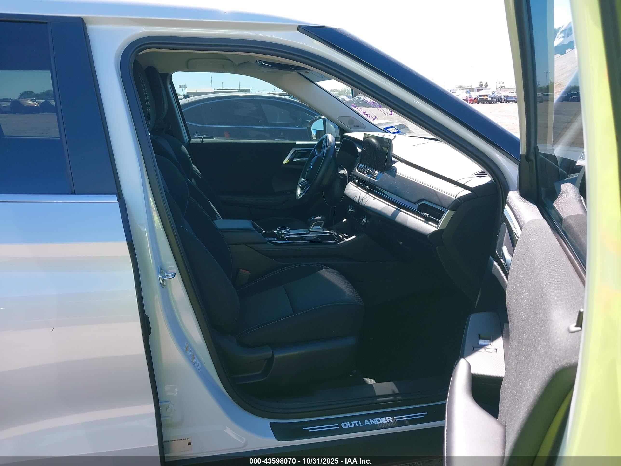 MITSUBISHI OUTLANDER image 5