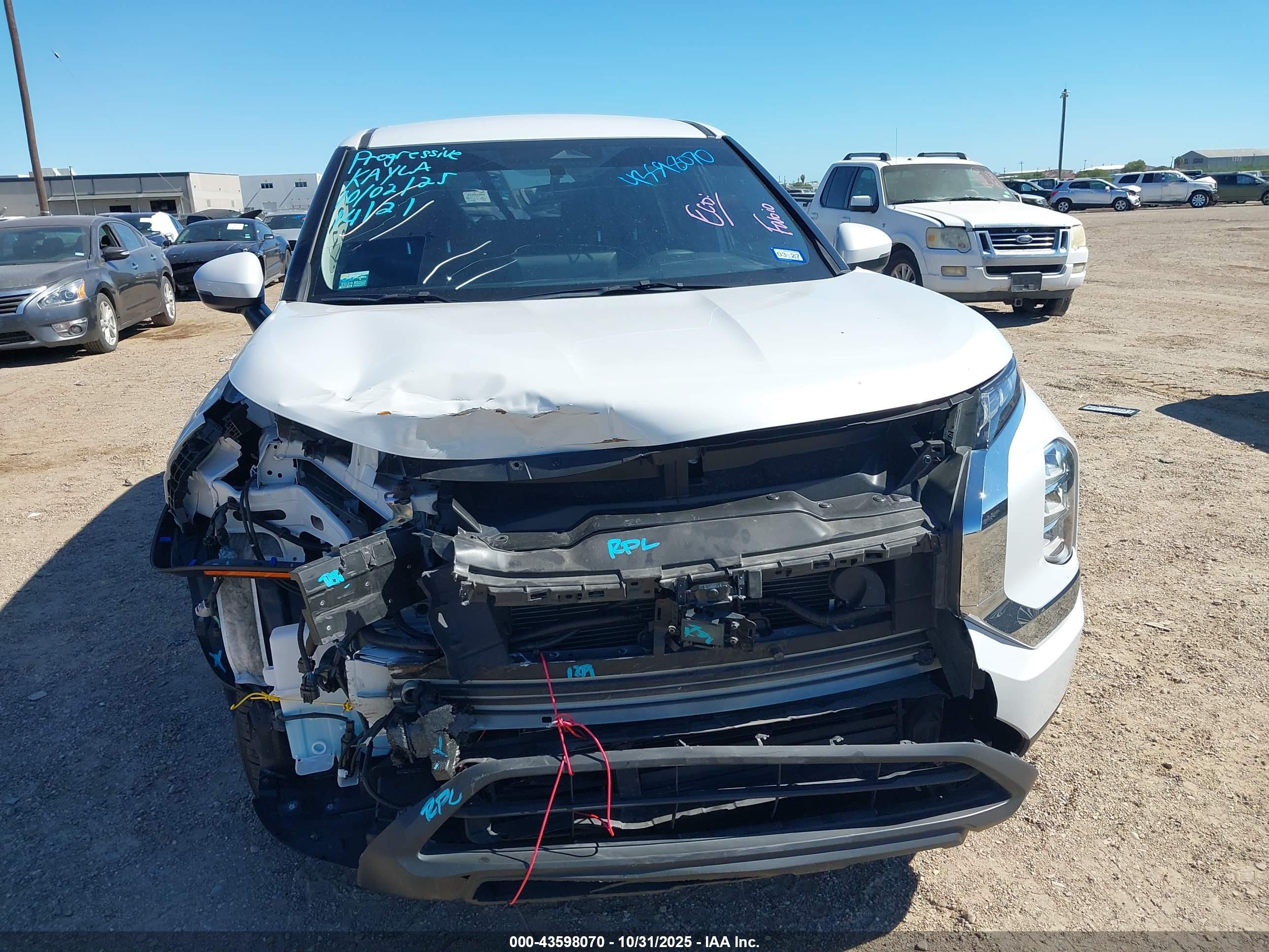 MITSUBISHI OUTLANDER image 6