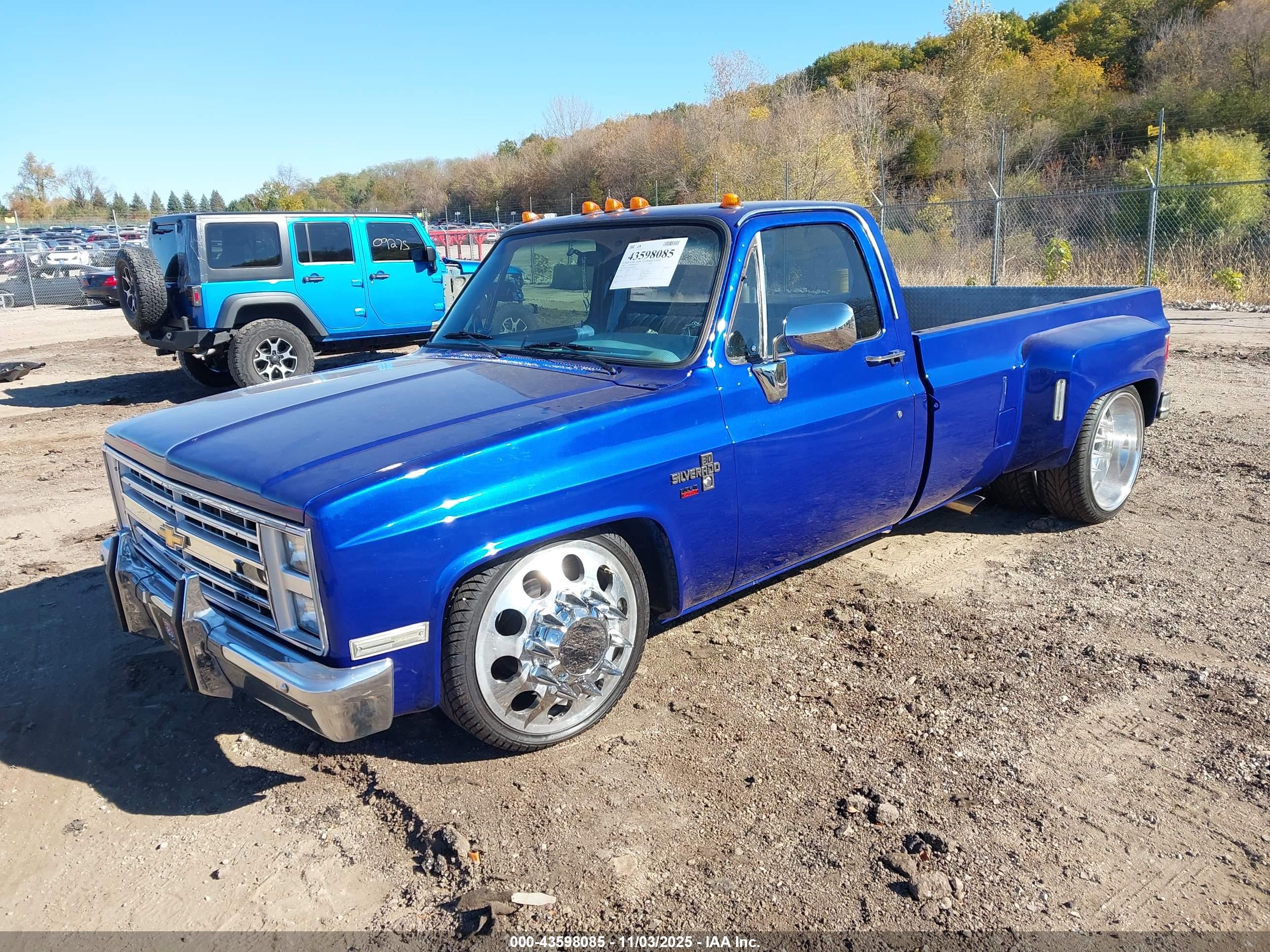 CHEVROLET C30 image 2