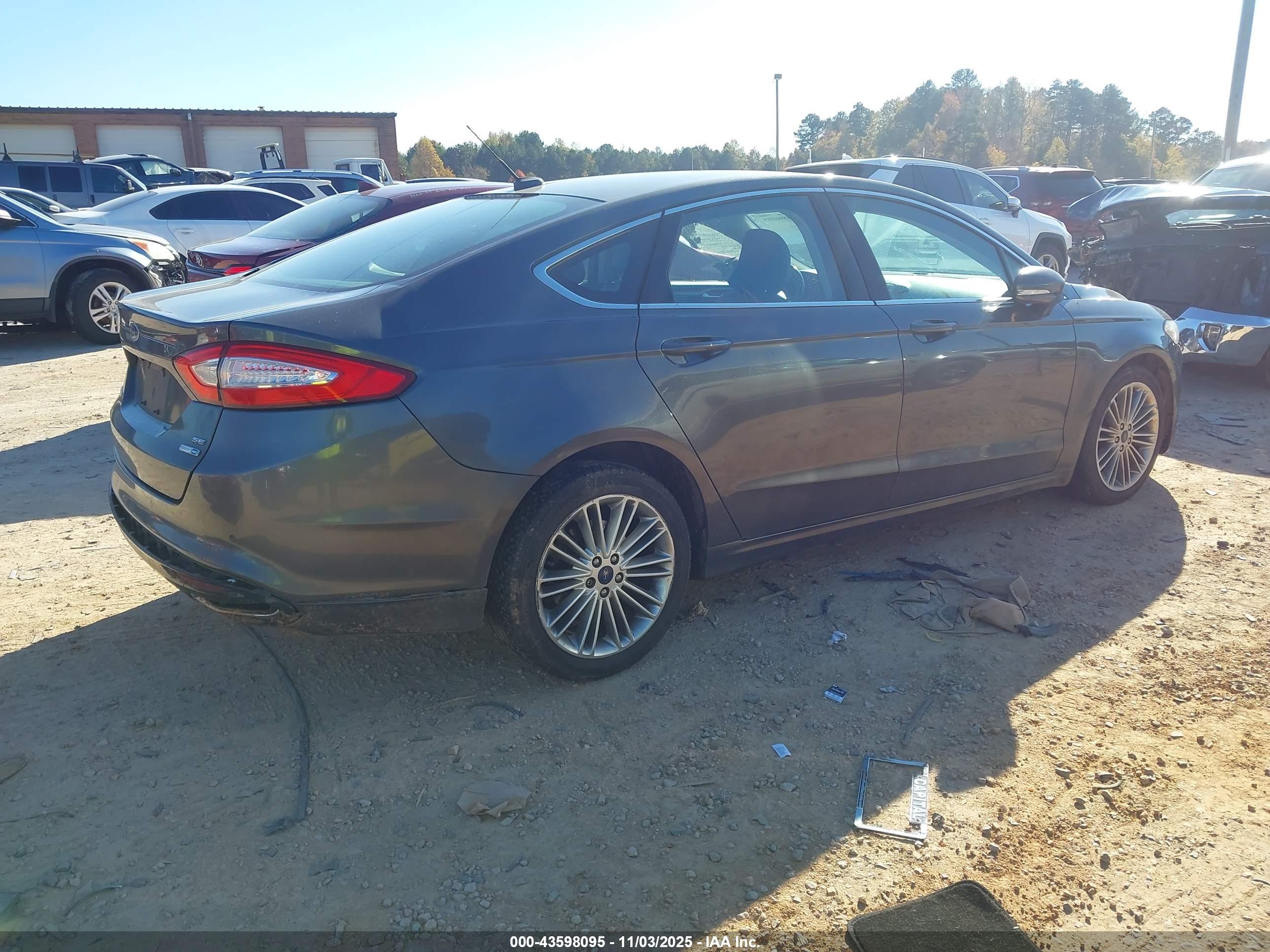 FORD FUSION image 4