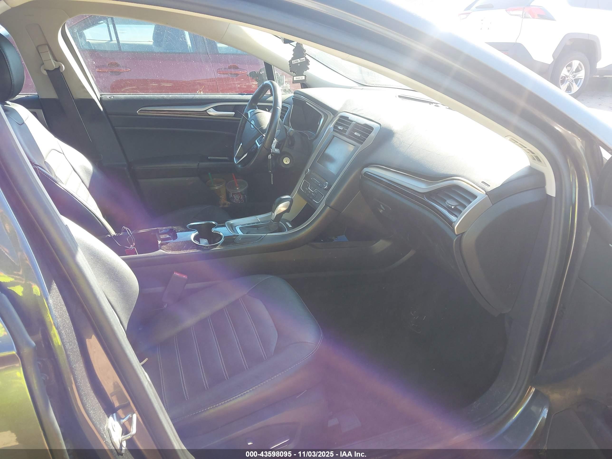 FORD FUSION image 5