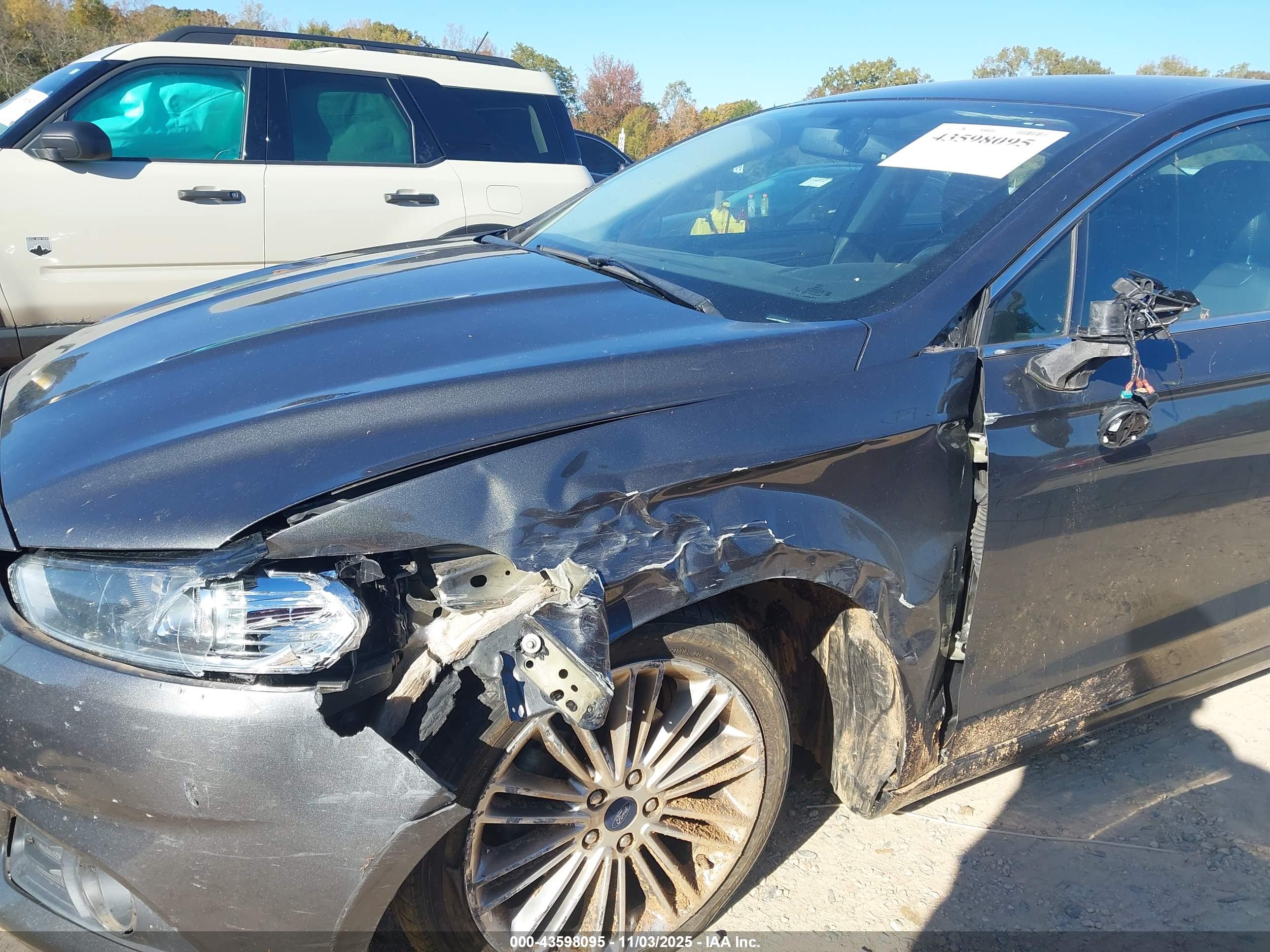 FORD FUSION image 6
