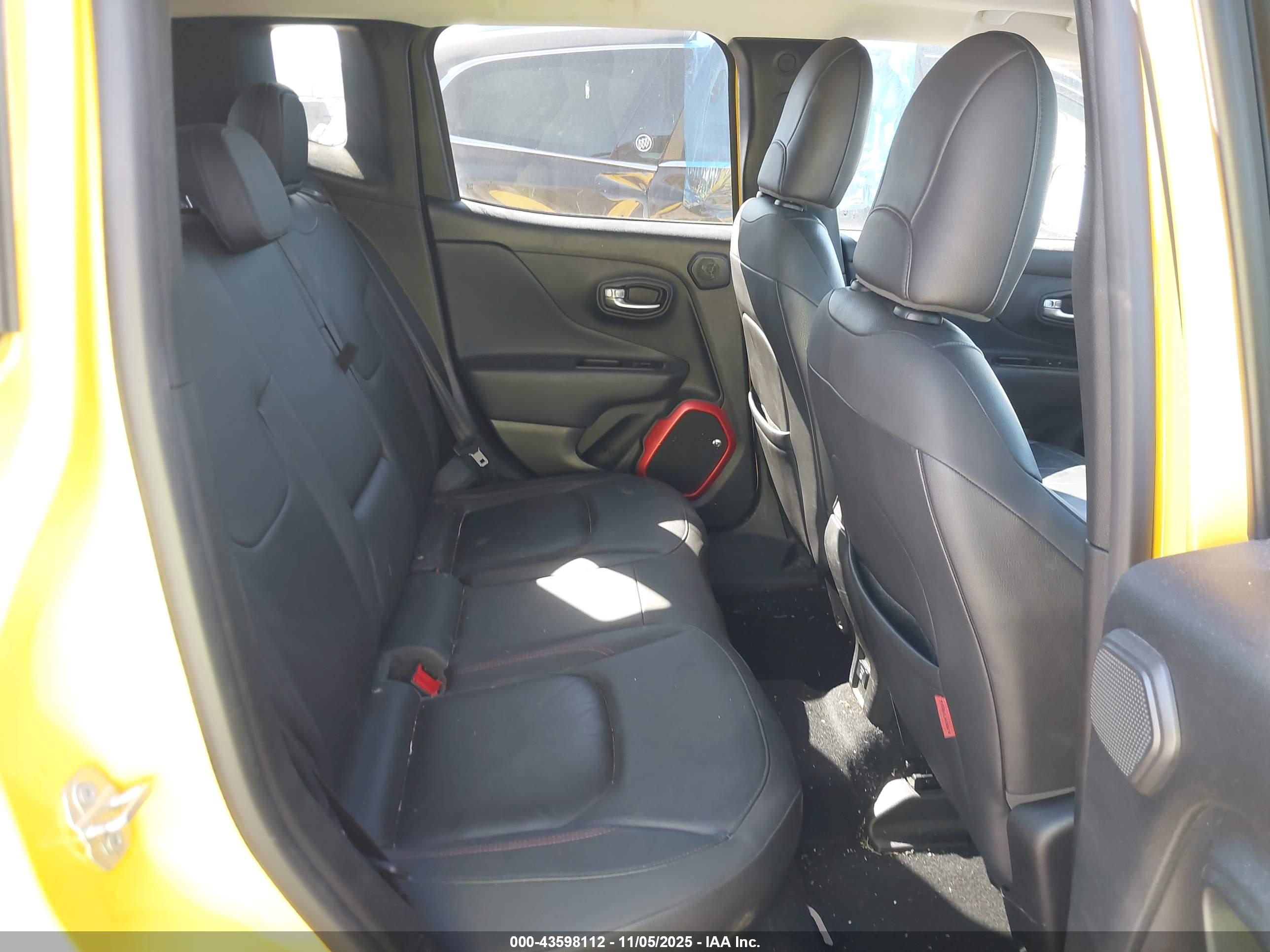 JEEP RENEGADE image 8