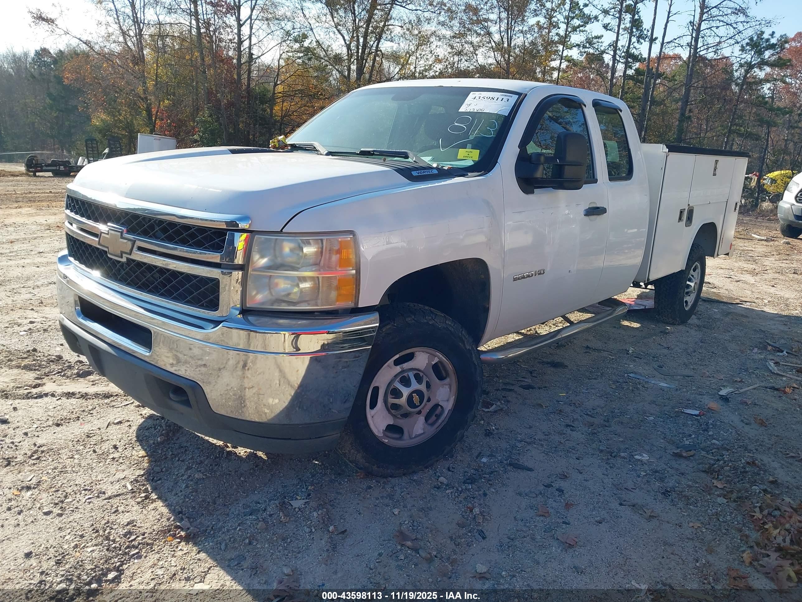 CHEVROLET SILVERADO image 2